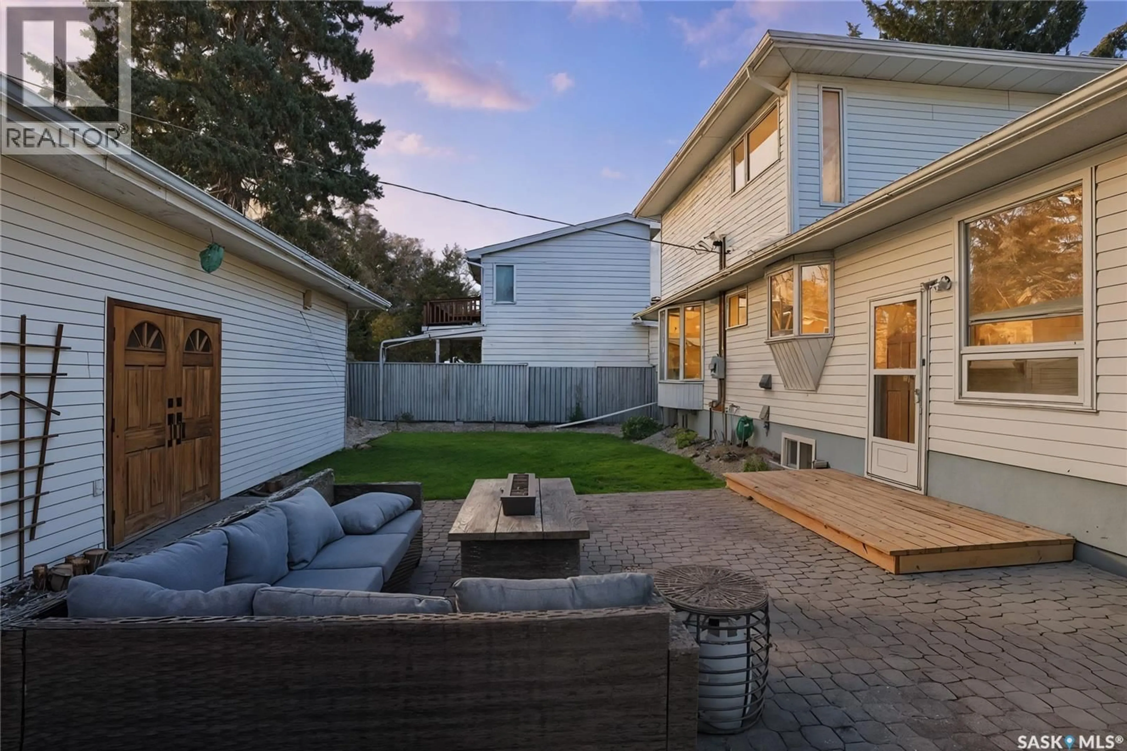 Patio, street for 433 ELM STREET, Saskatoon Saskatchewan S7J0H2