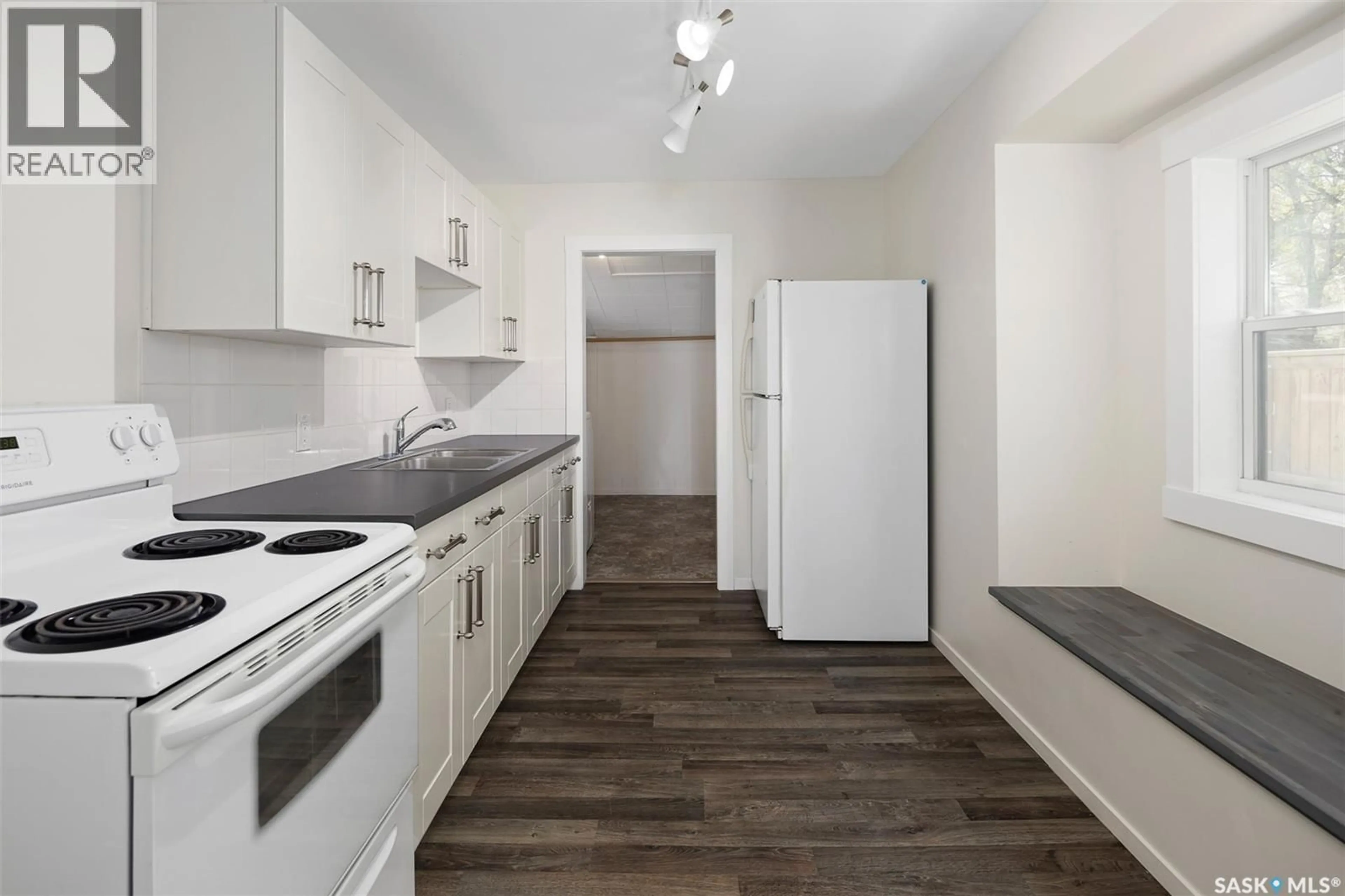 Standard kitchen, unknown for 2 CONNAUGHT PLACE, Saskatoon Saskatchewan S7L1C7