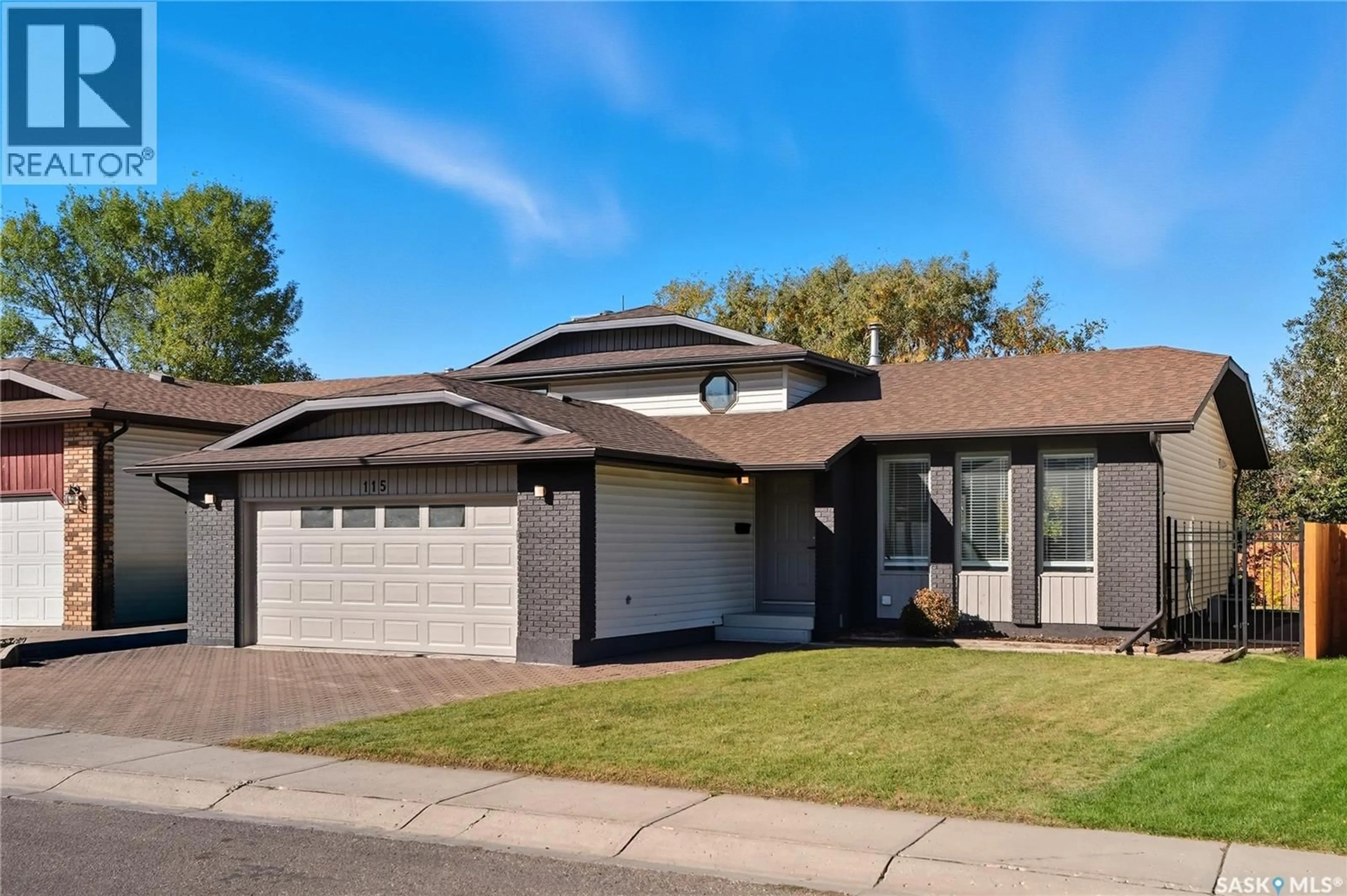 Home with vinyl exterior material, street for 115 SMOOTHSTONE CRESCENT, Saskatoon Saskatchewan S7J4T1