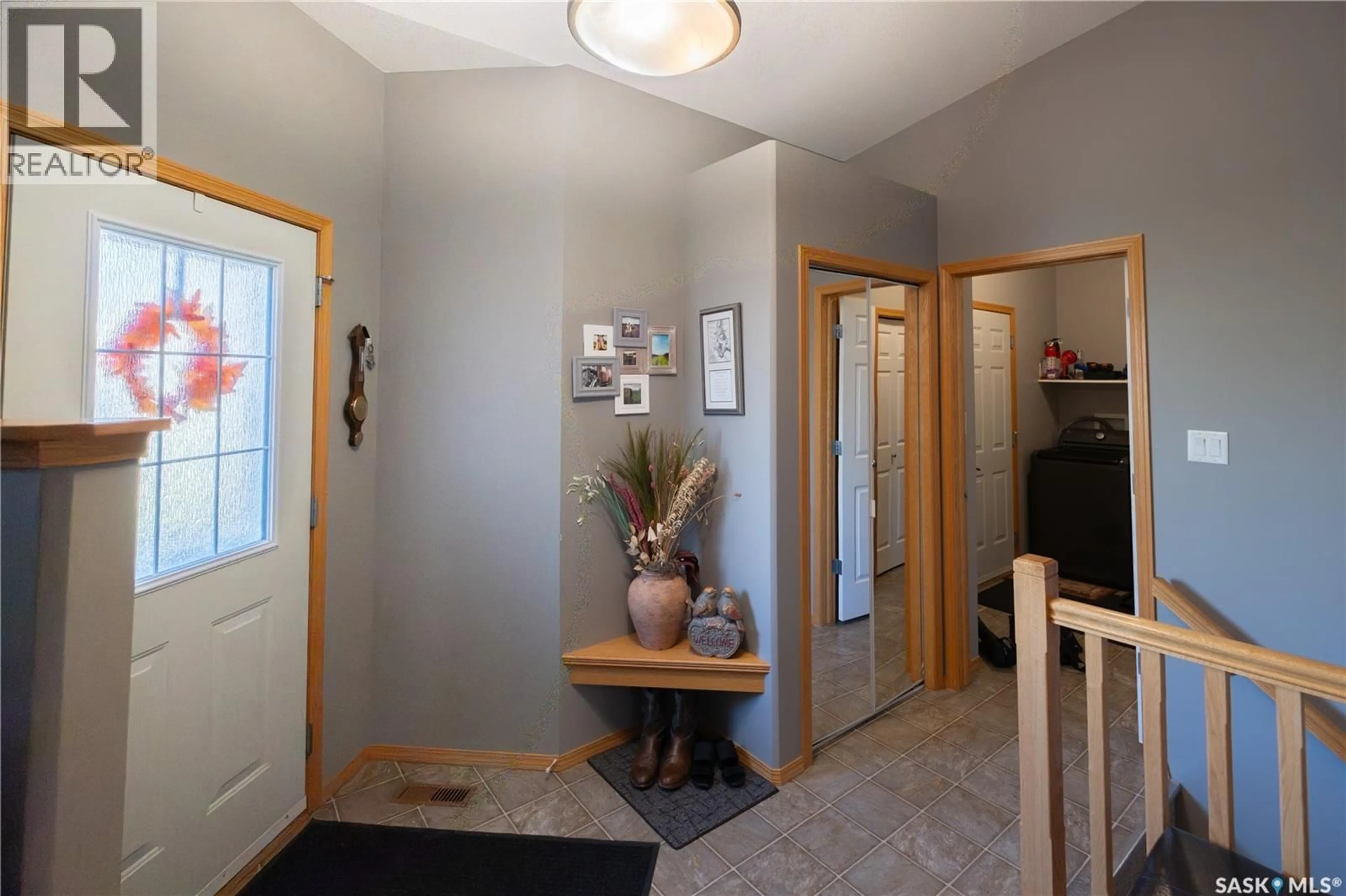 Indoor entryway for 5114 BOSWELL CRESCENT, Regina Saskatchewan S4X4S1