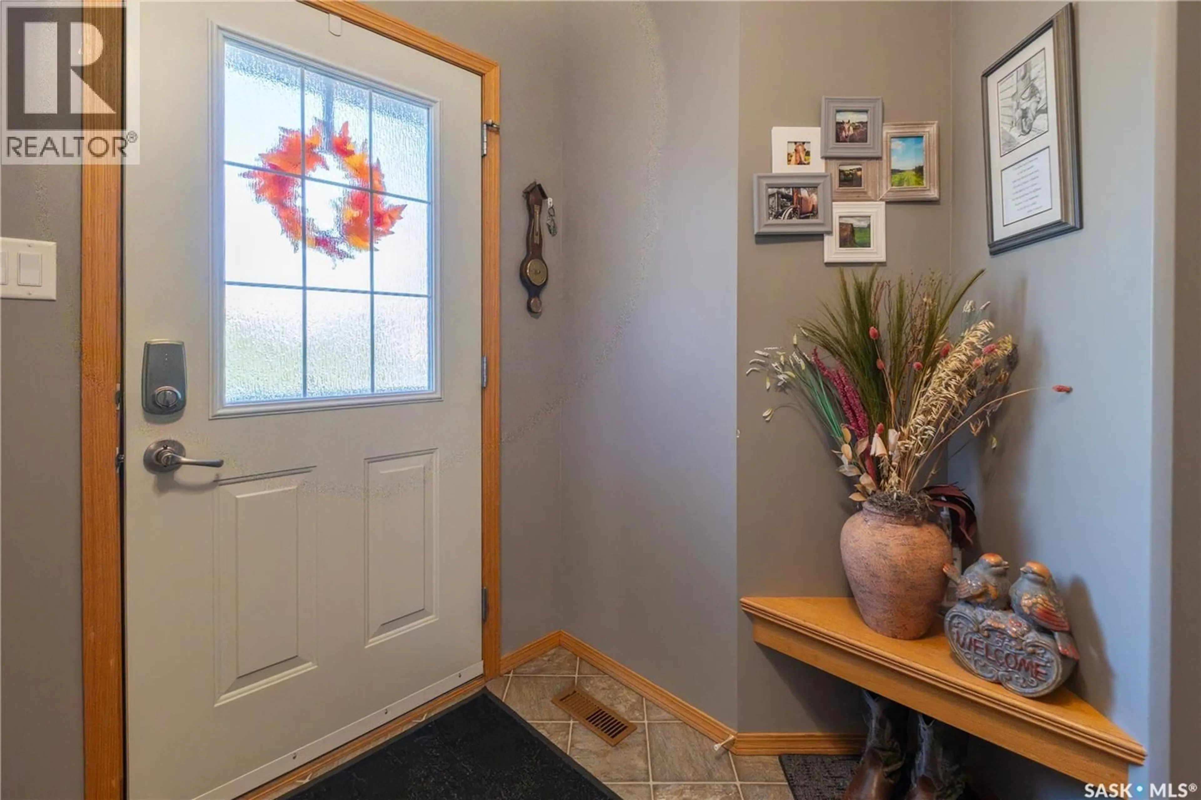Indoor entryway for 5114 BOSWELL CRESCENT, Regina Saskatchewan S4X4S1