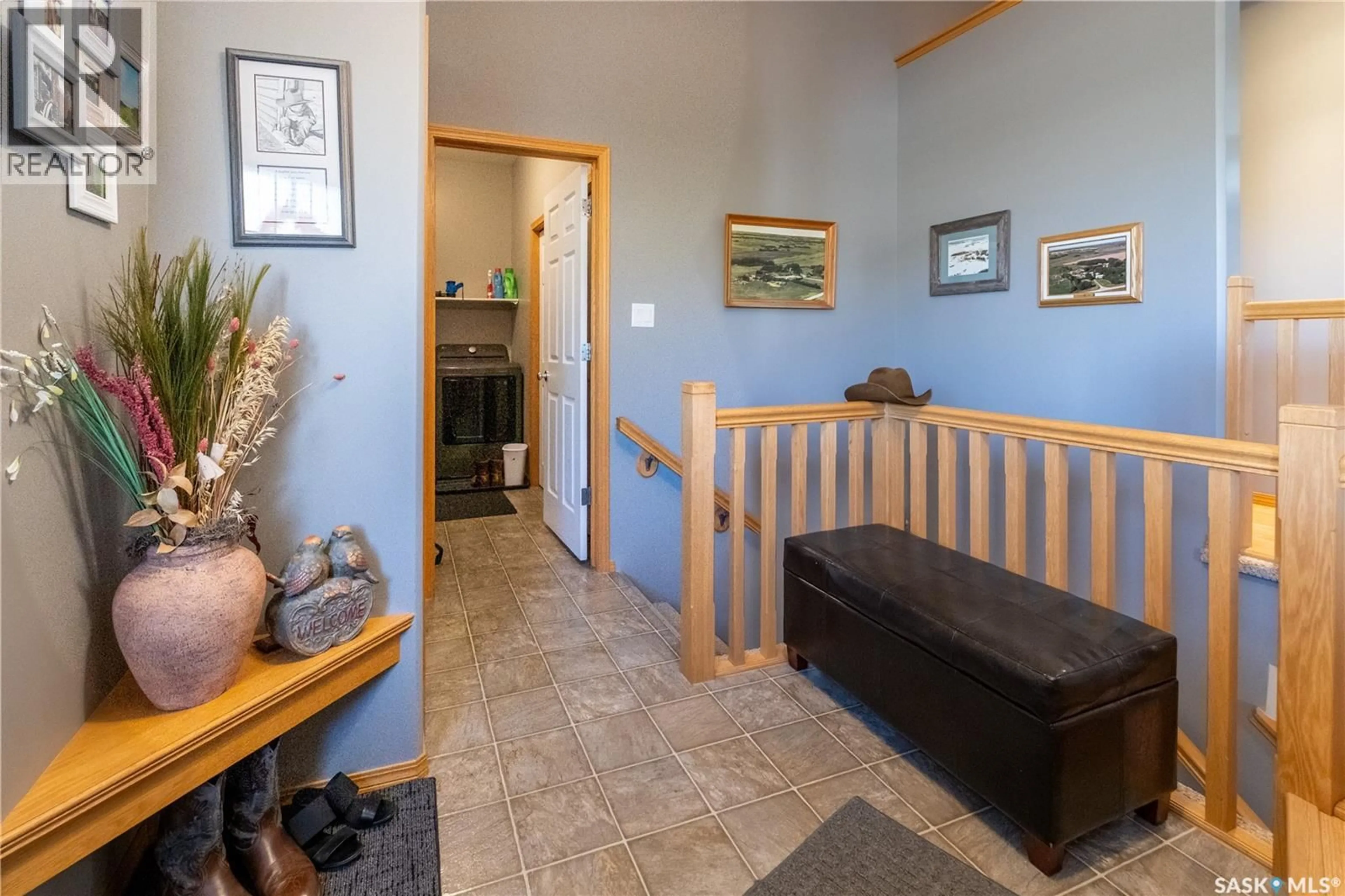 Indoor foyer for 5114 BOSWELL CRESCENT, Regina Saskatchewan S4X4S1