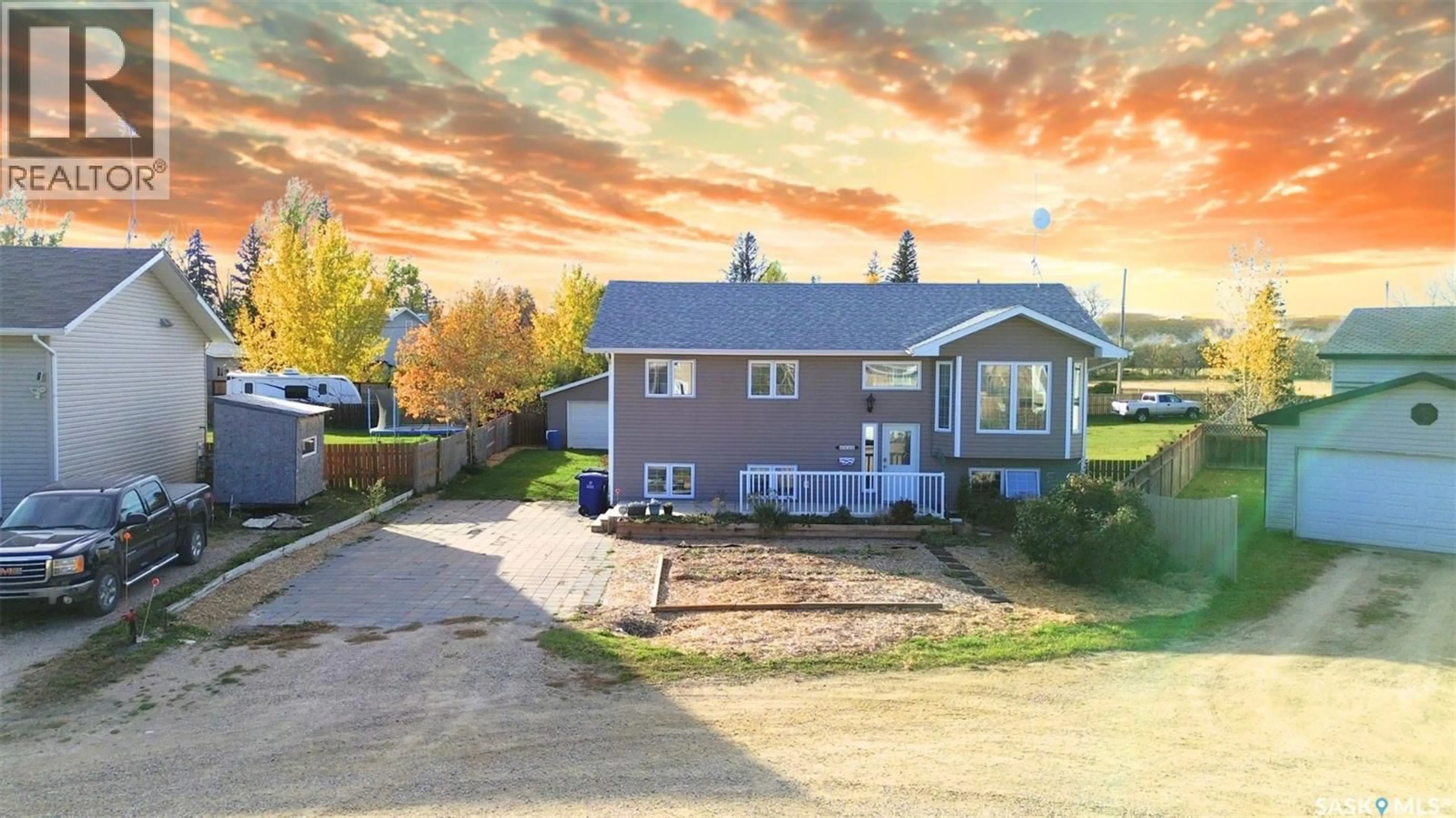 A pic from outside/outdoor area/front of a property/back of a property/a pic from drone, street for 44 MOFFAT PLACE, Bradwell Saskatchewan S0K0P0