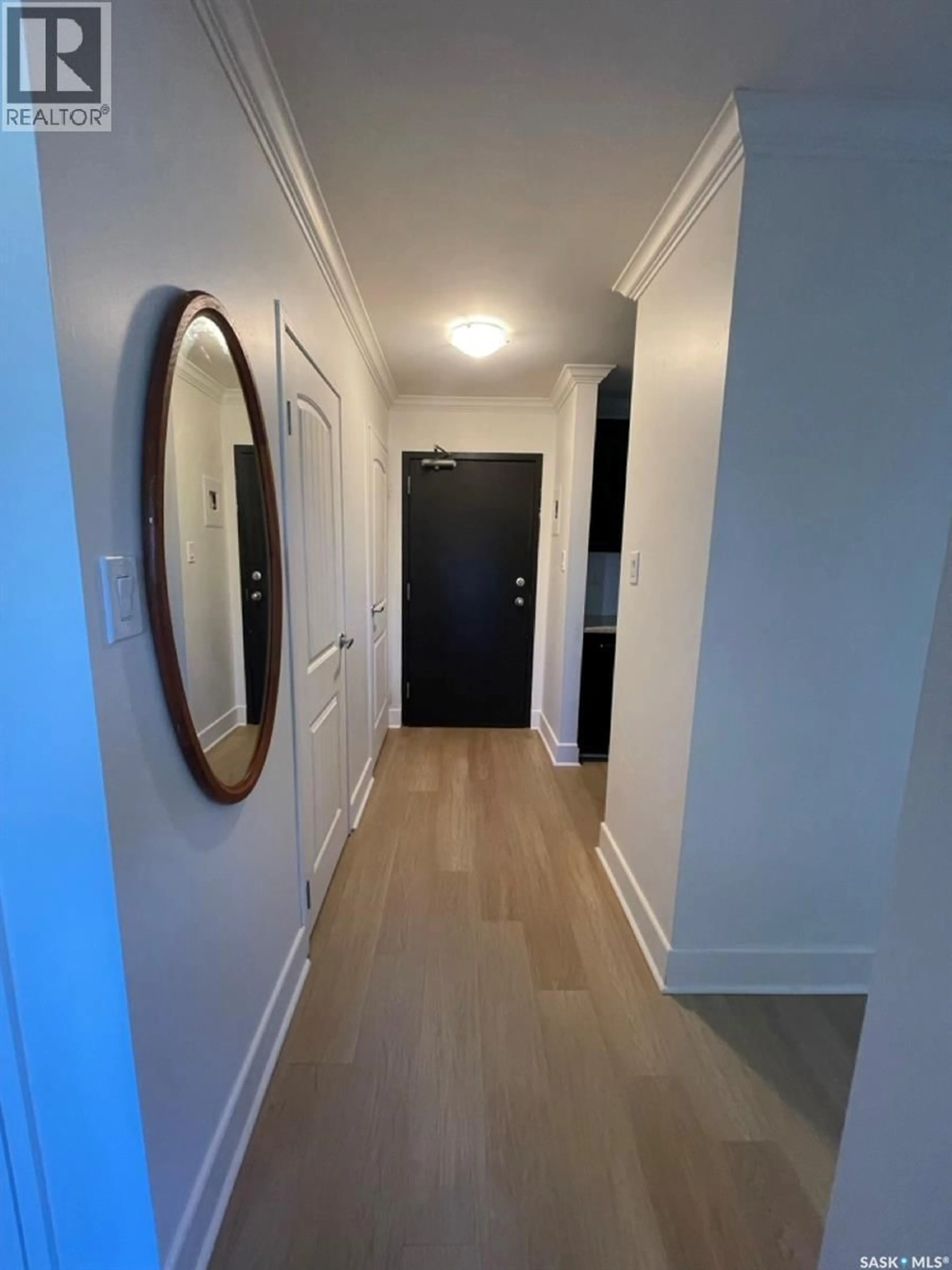 Indoor entryway for 203 - 929 NORTHUMBERLAND AVENUE, Saskatoon Saskatchewan S7L3W8