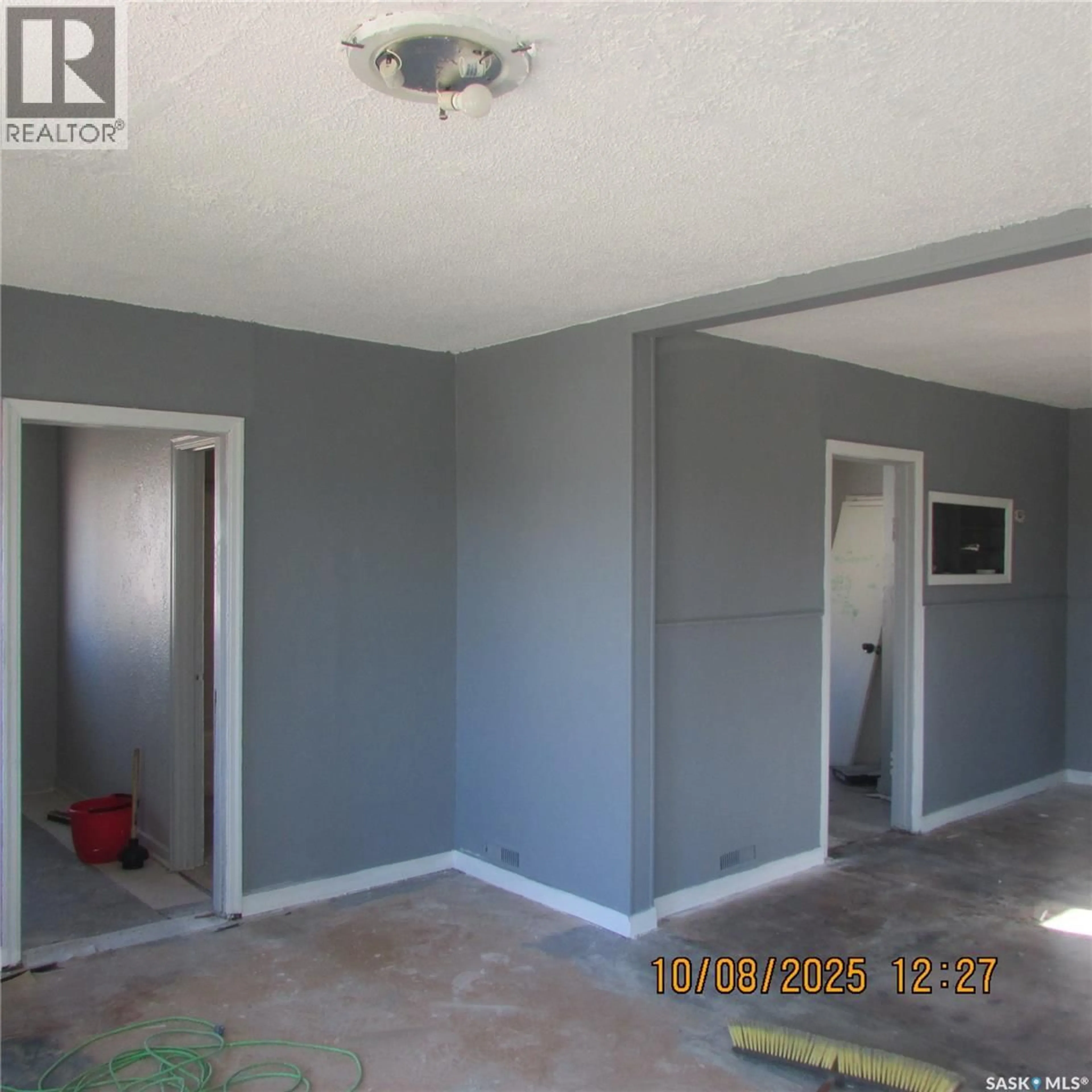 A pic of a room for 421 MCINTYRE STREET, Regina Saskatchewan S4R2M2