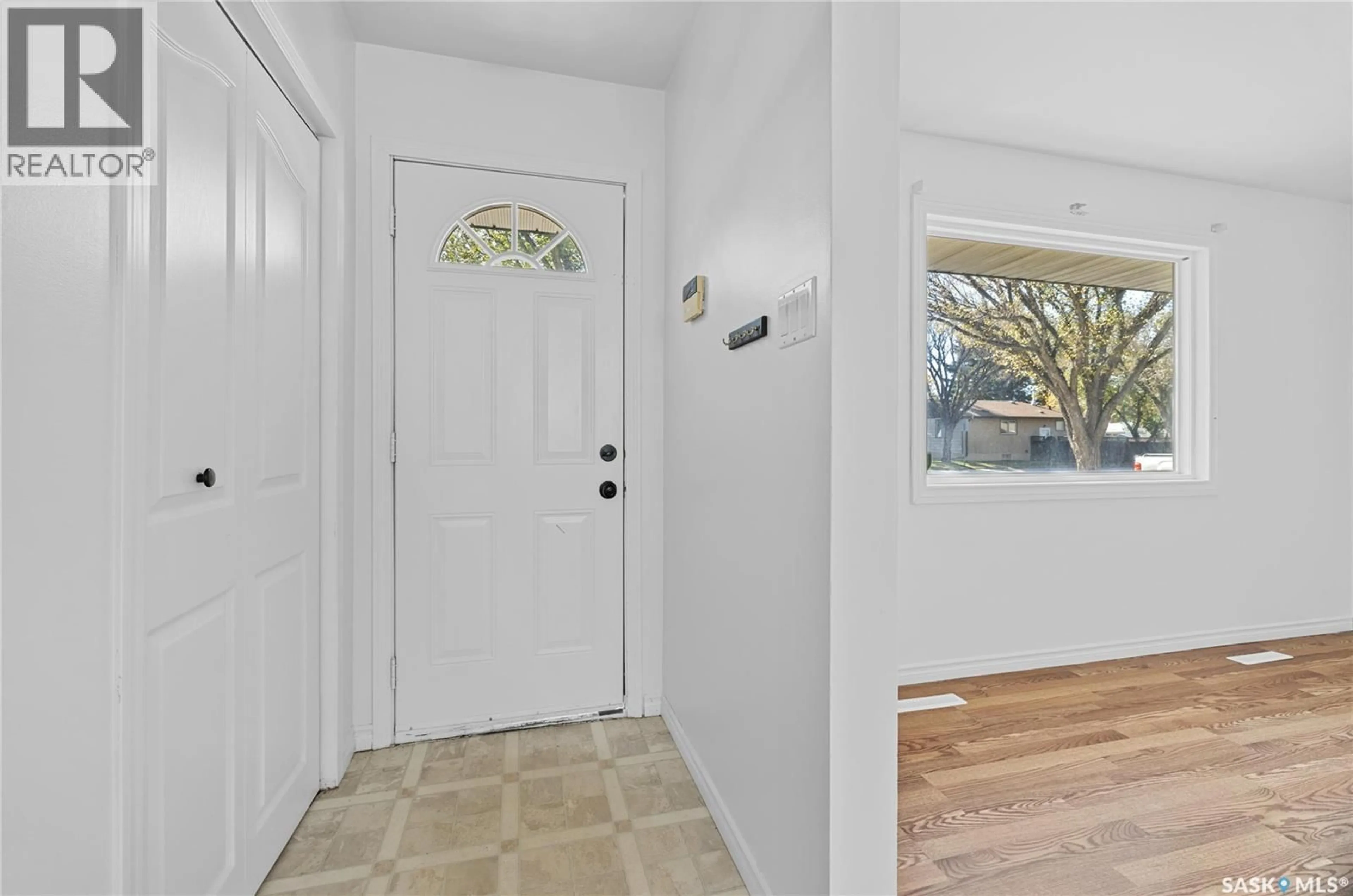 Indoor entryway for 1222 7TH AVENUE, Regina Saskatchewan S4R0H4