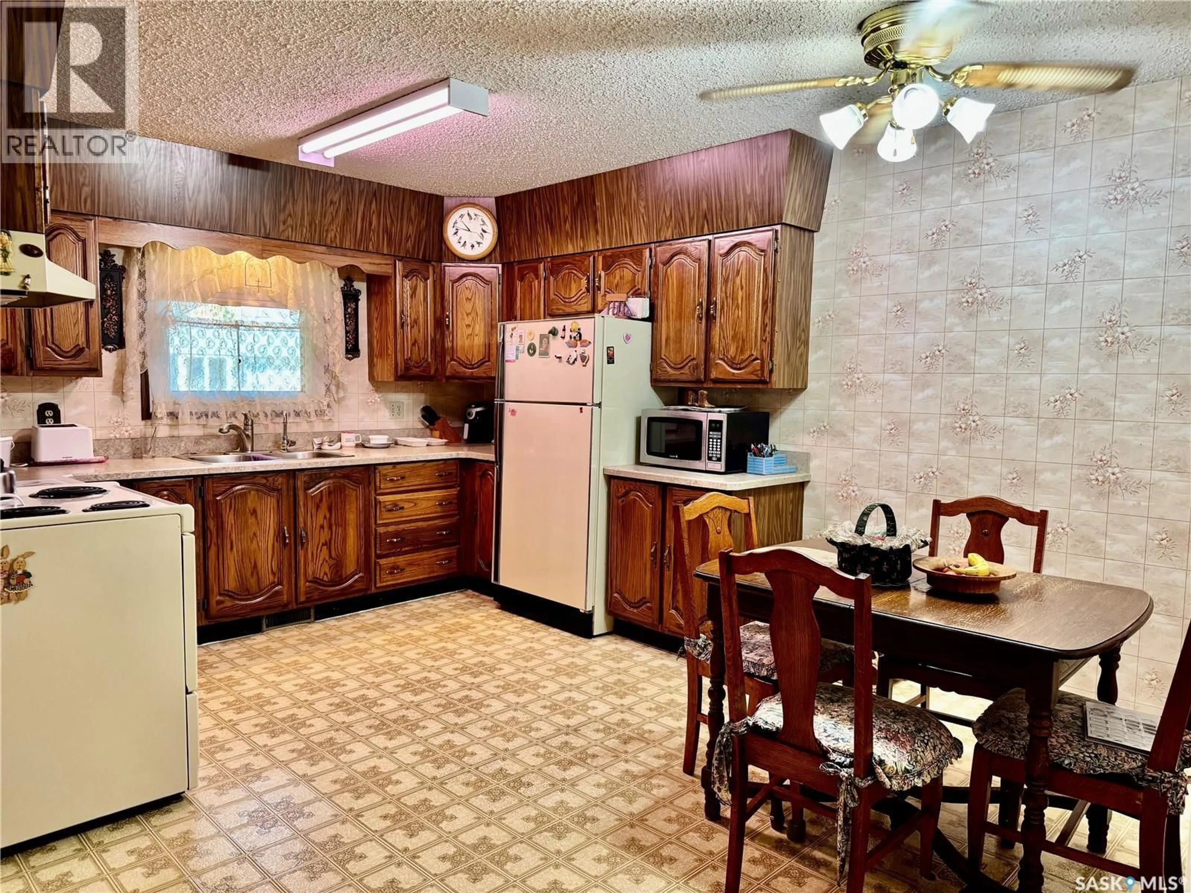 Standard kitchen, unknown for 328 7TH STREET, Humboldt Saskatchewan S0K2A0