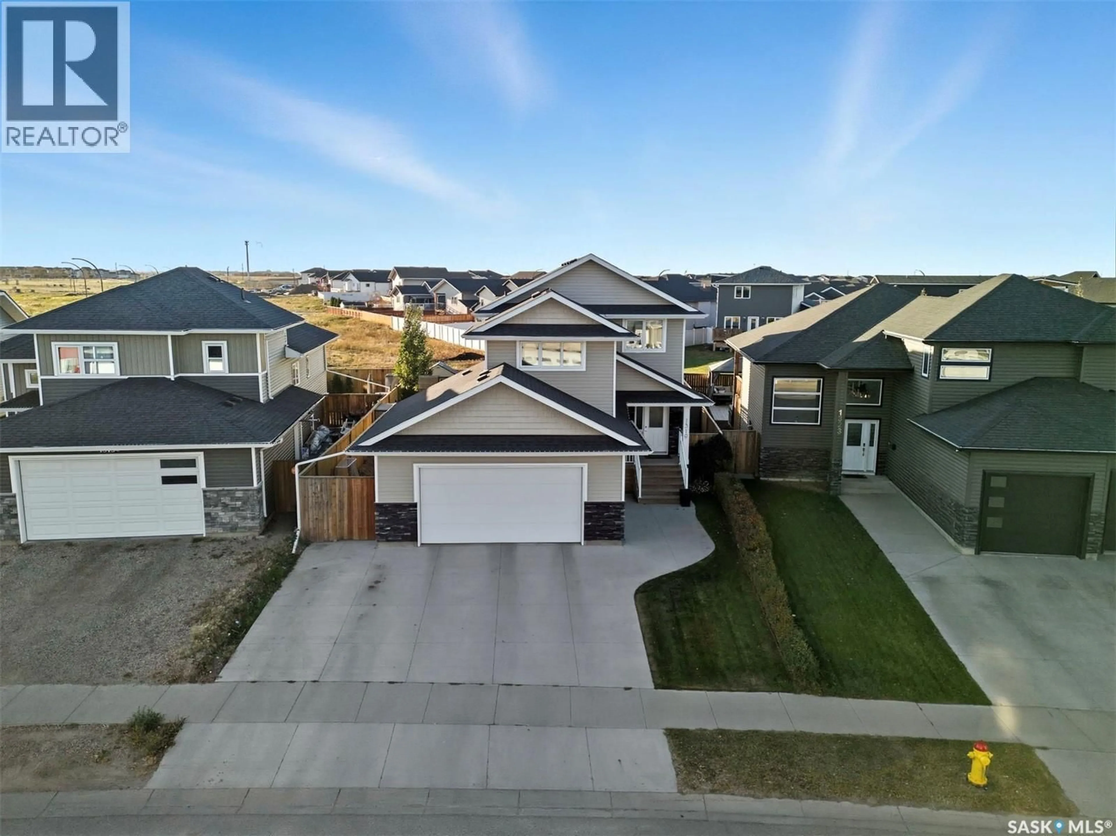 A pic from outside/outdoor area/front of a property/back of a property/a pic from drone, street for 1319 STEEVES AVENUE, Saskatoon Saskatchewan S7R0M4