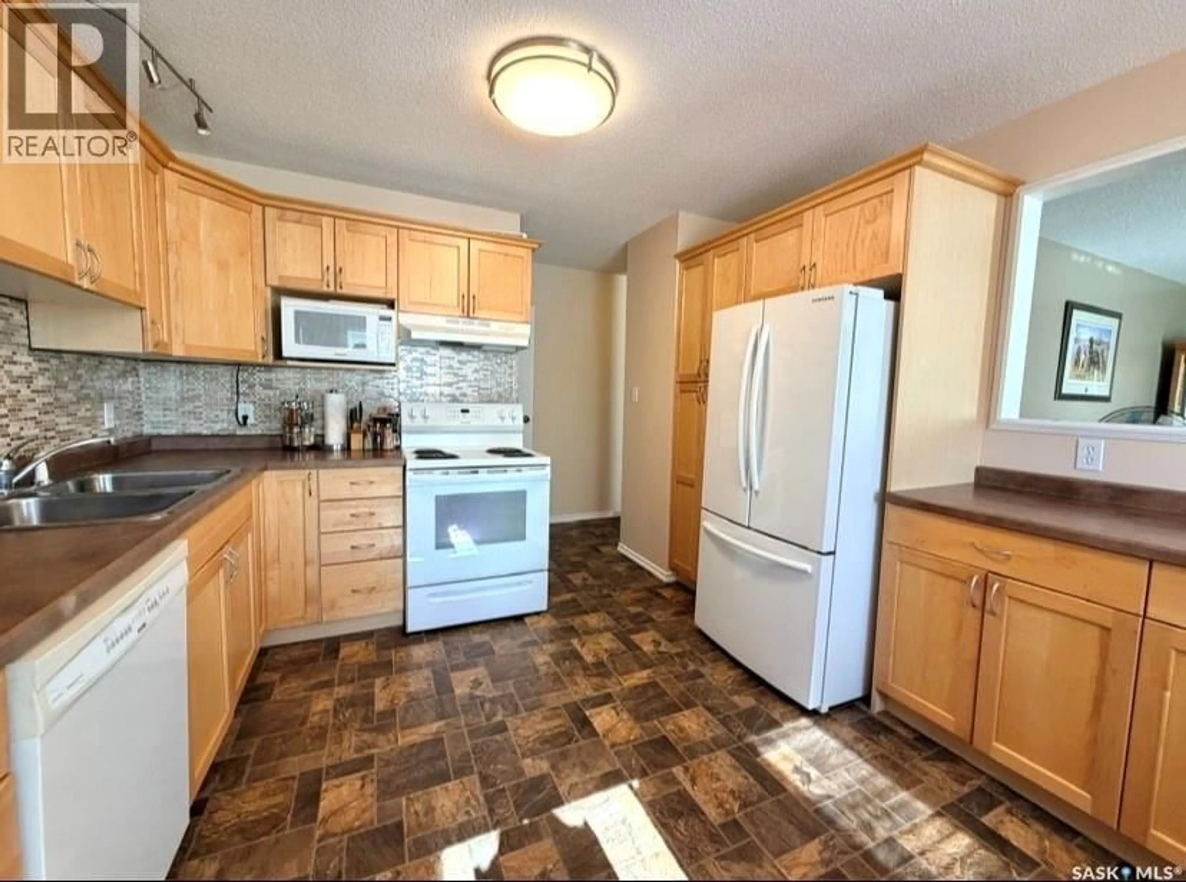 Standard kitchen, unknown for 1911 BOWERS DRIVE, North Battleford Saskatchewan S9A3B9