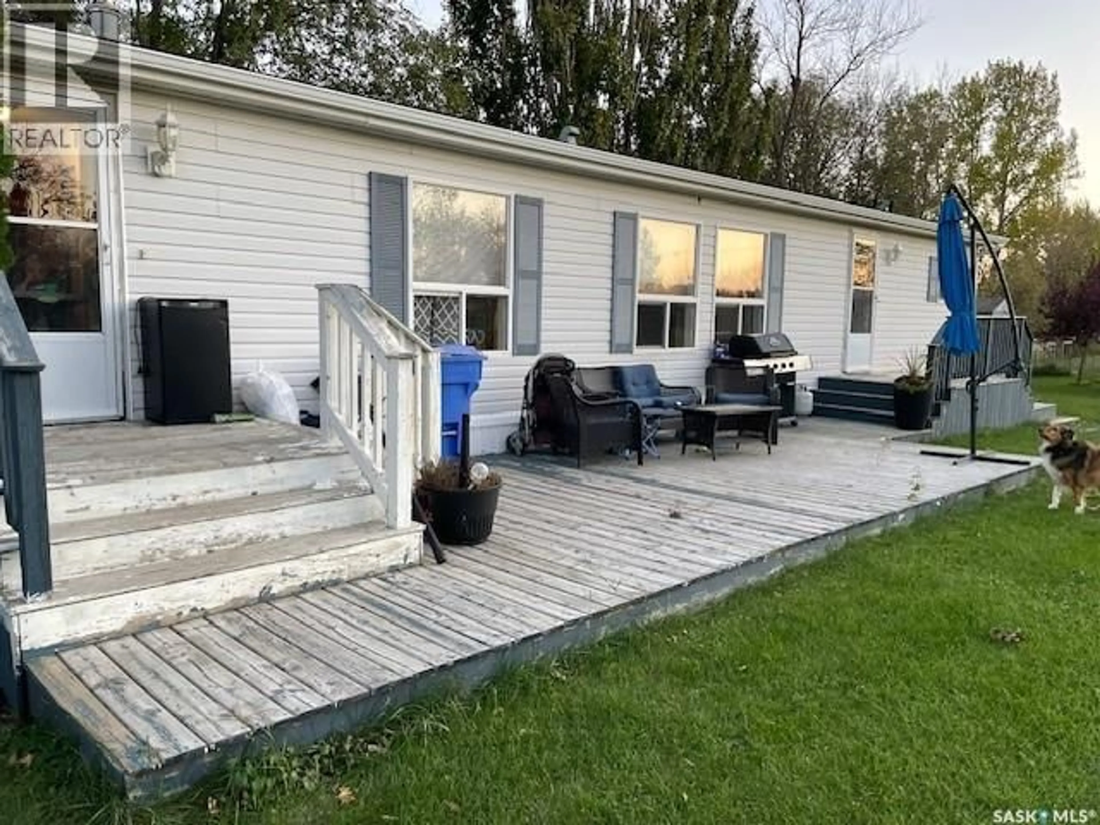 A pic from outside/outdoor area/front of a property/back of a property/a pic from drone, unknown for 324 7TH STREET, Alameda Saskatchewan S0C0A0