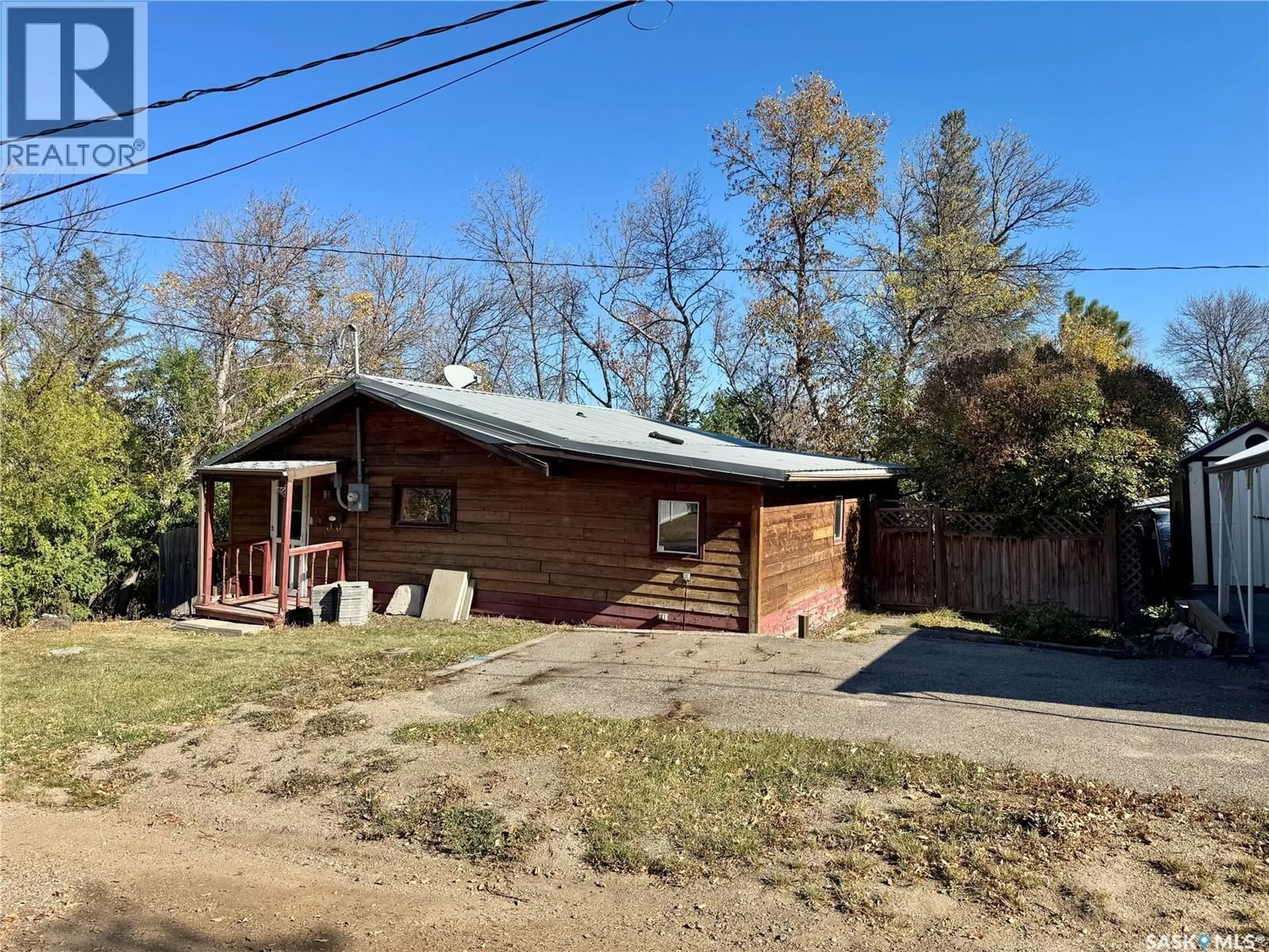 A pic from outside/outdoor area/front of a property/back of a property/a pic from drone, street for 343 4TH STREET, Regina Beach Saskatchewan S0G4C0