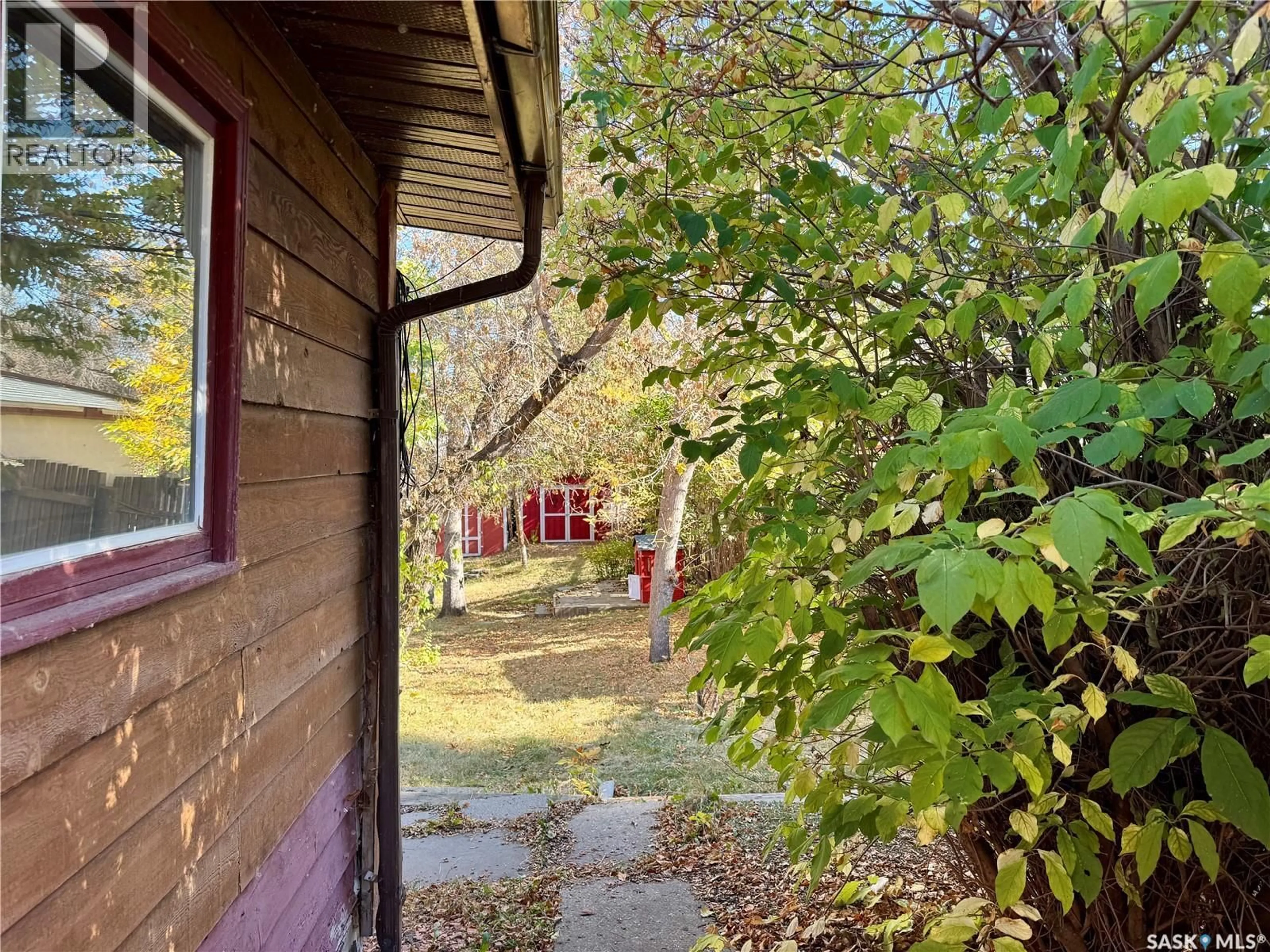 A pic from outside/outdoor area/front of a property/back of a property/a pic from drone, street for 343 4TH STREET, Regina Beach Saskatchewan S0G4C0
