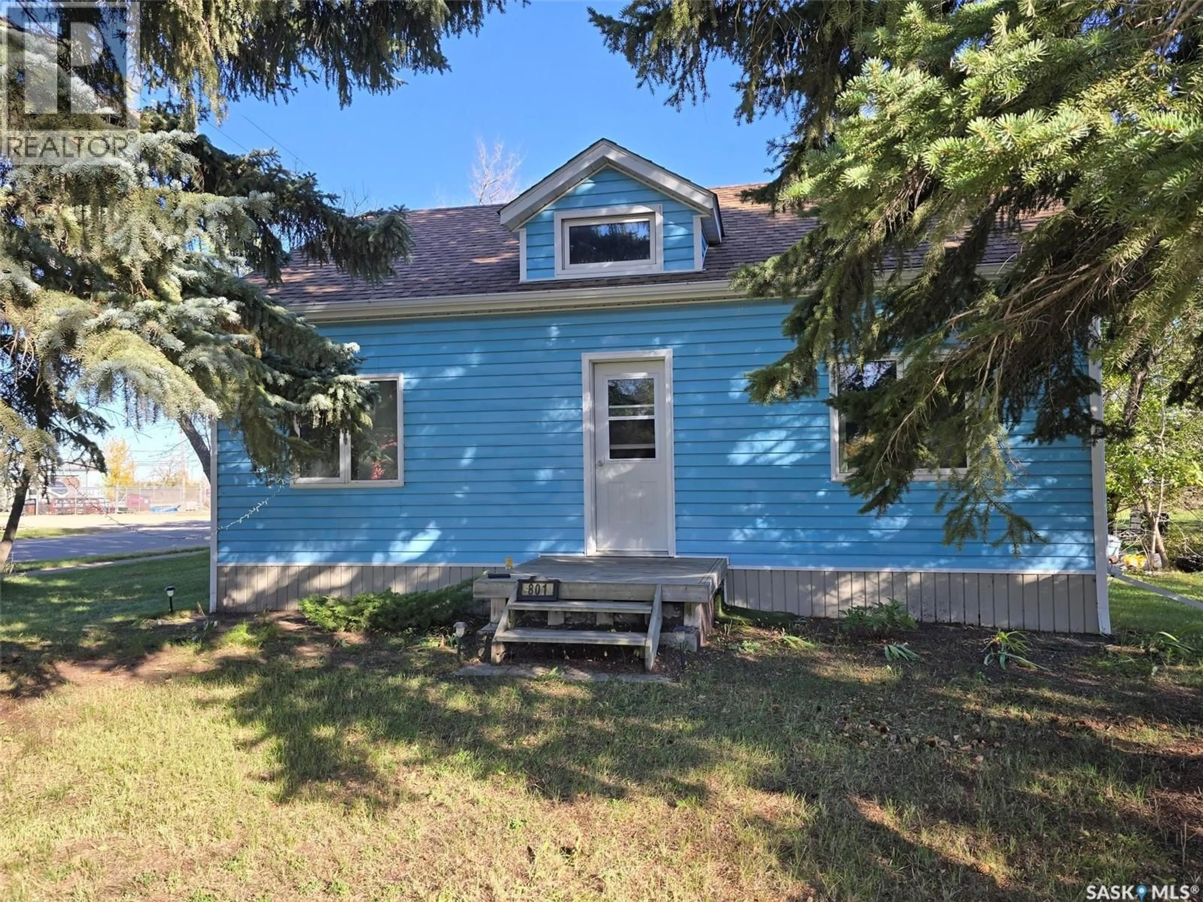 Home with vinyl exterior material, street for 801 QU'APPELLE STREET, Grenfell Saskatchewan S0G2B0