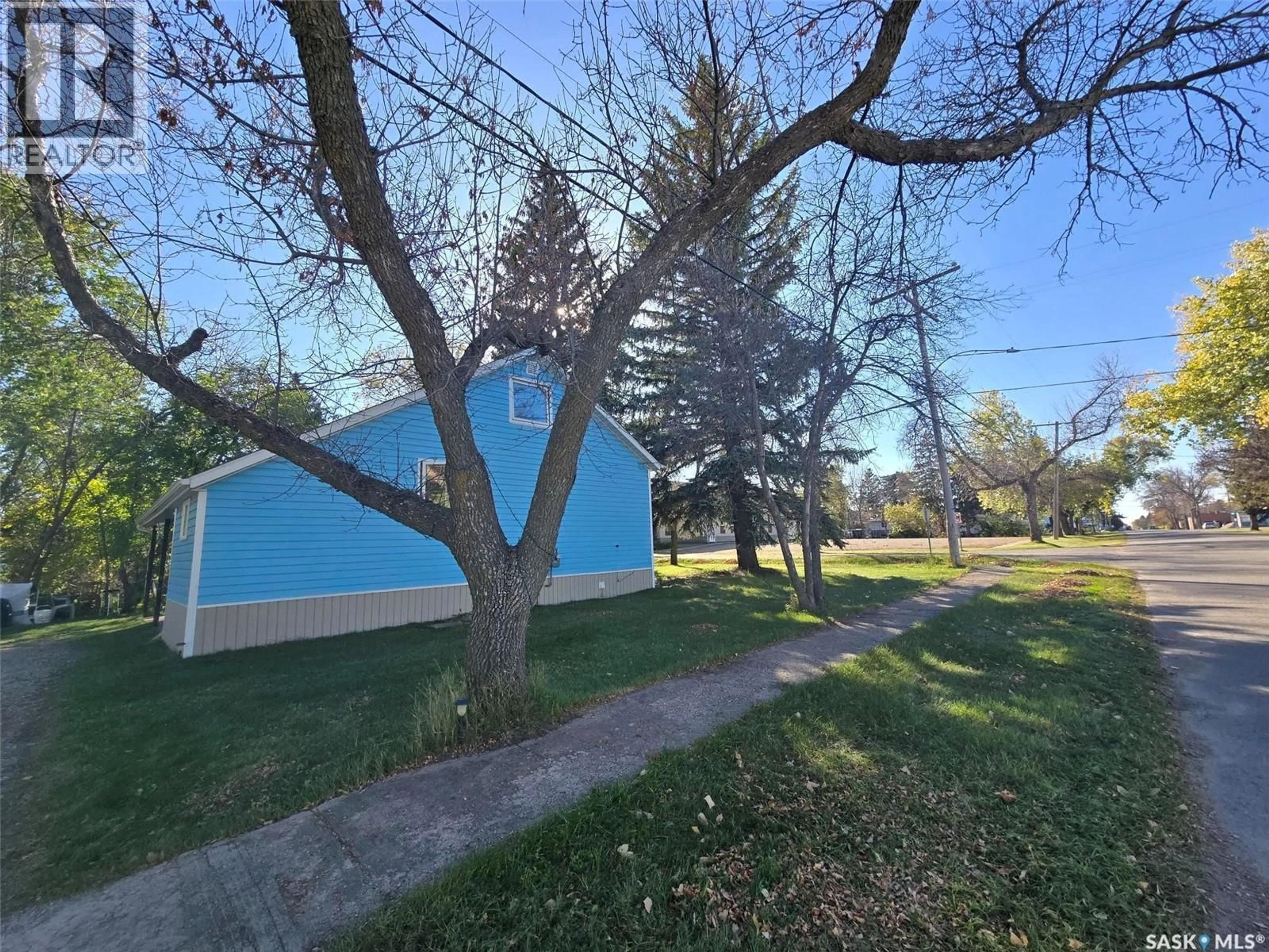 A pic from outside/outdoor area/front of a property/back of a property/a pic from drone, unknown for 801 QU'APPELLE STREET, Grenfell Saskatchewan S0G2B0