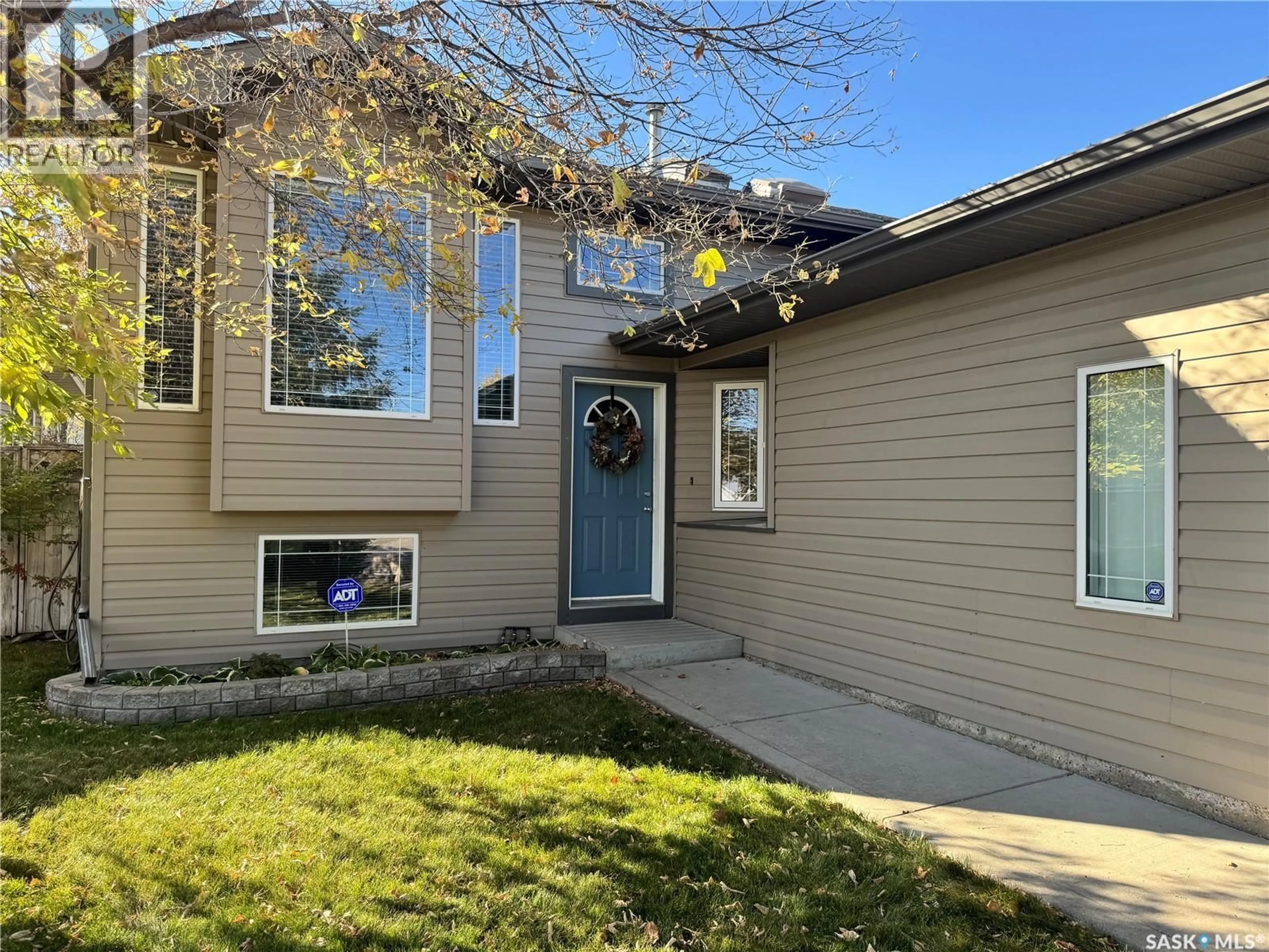 Home with vinyl exterior material, street for 402 OVERHOLT CRESCENT, Saskatoon Saskatchewan S7N4S9