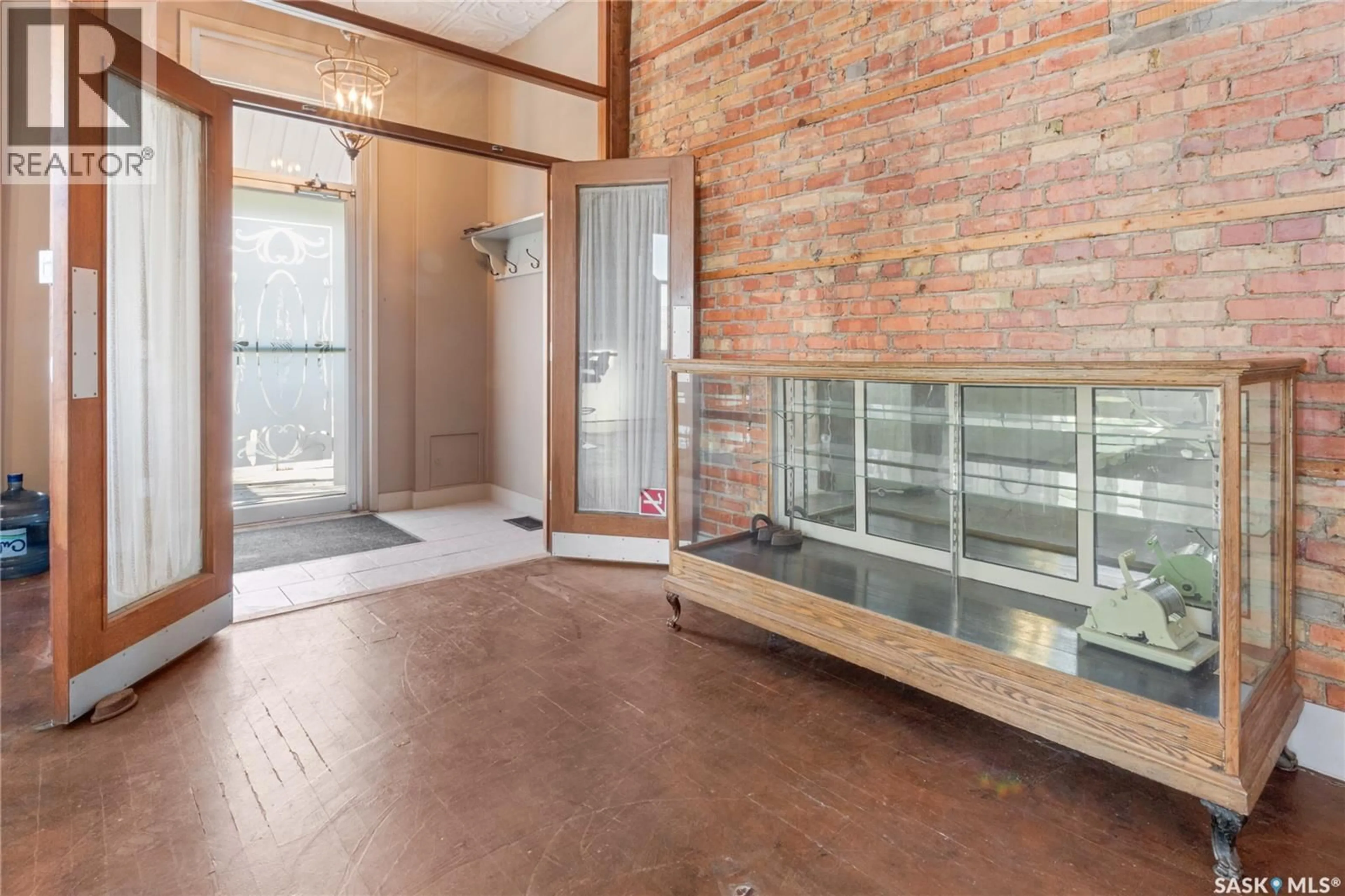 Indoor foyer for 1002 9TH STREET, Perdue Saskatchewan S0K3C0