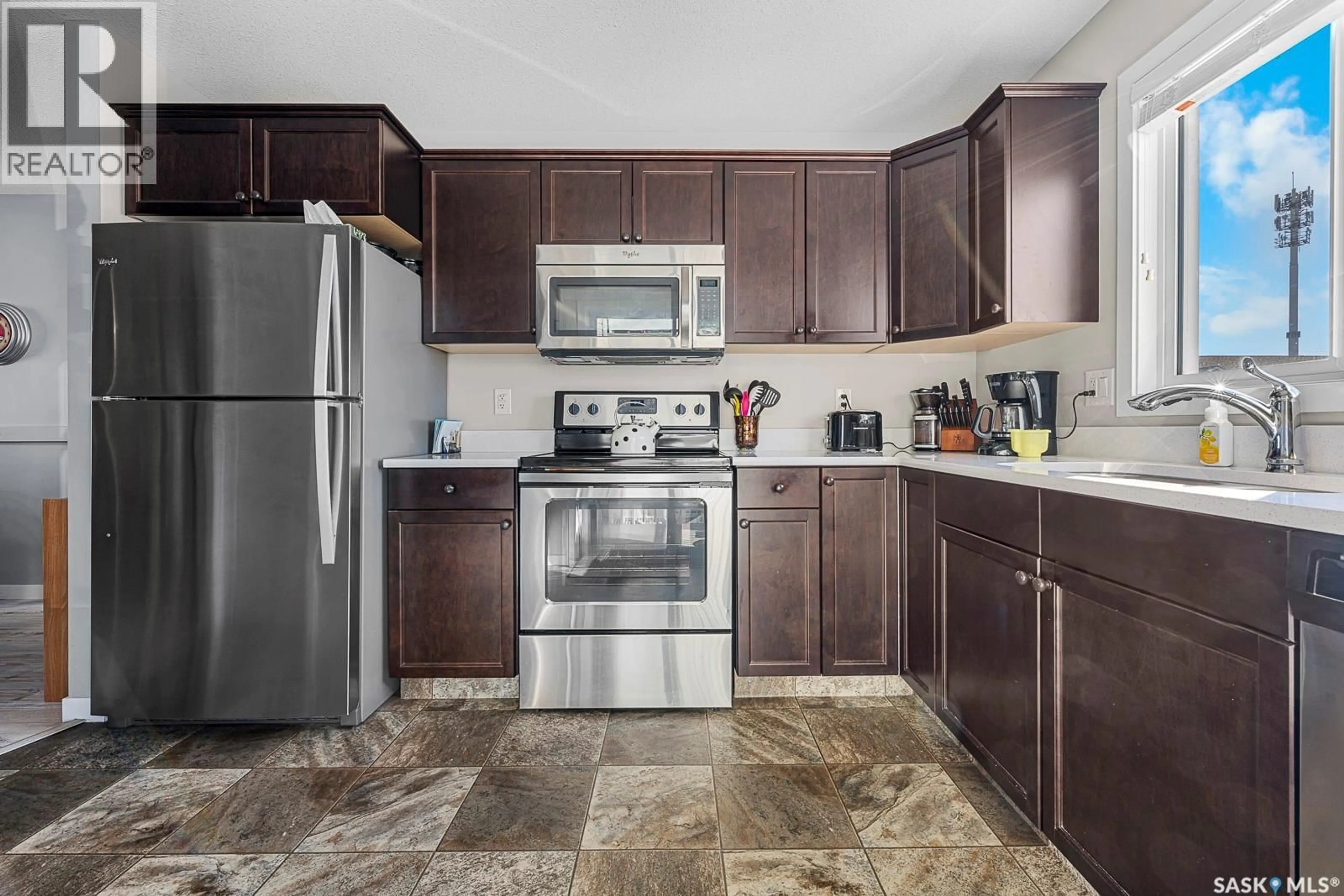Standard kitchen, ceramic/tile floor for 17 - 4850 HARBOUR LANDING DRIVE, Regina Saskatchewan S4W0K9