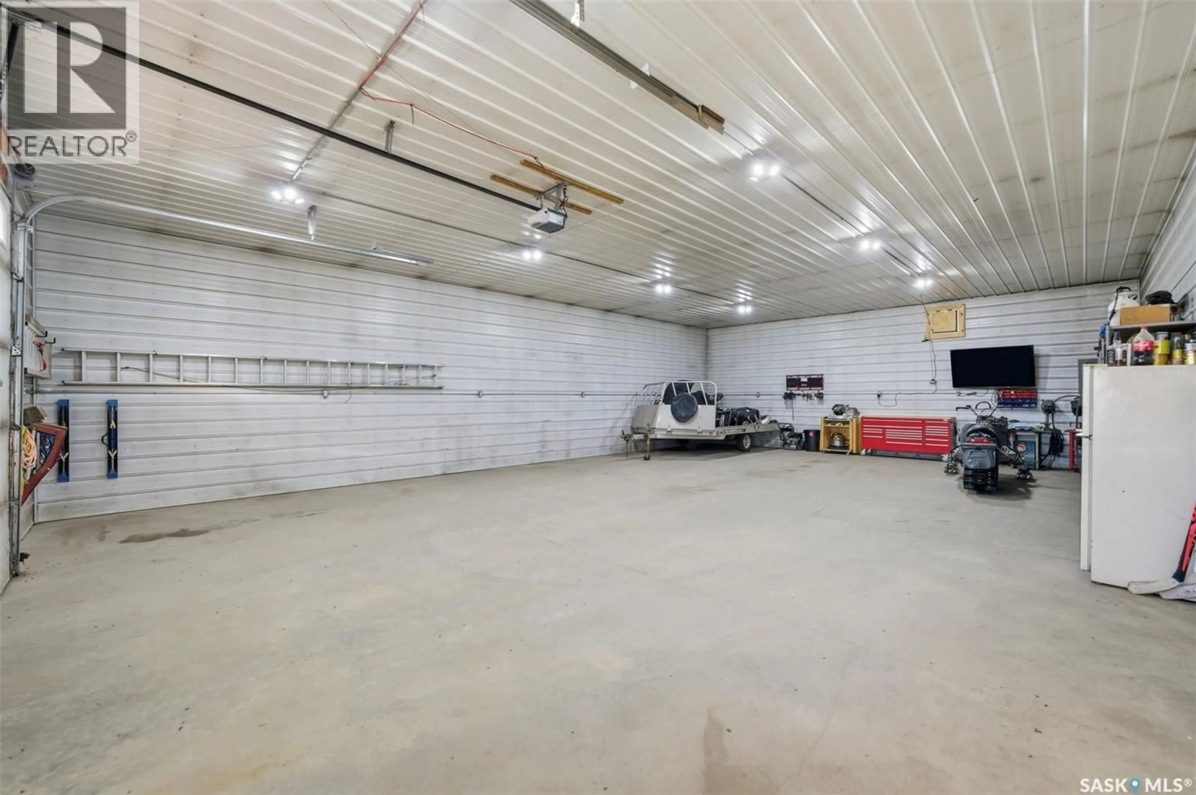 Indoor garage for WOOD-SPARROW ACREAGE, Vanscoy Rm No. 345 Saskatchewan S0L0P0
