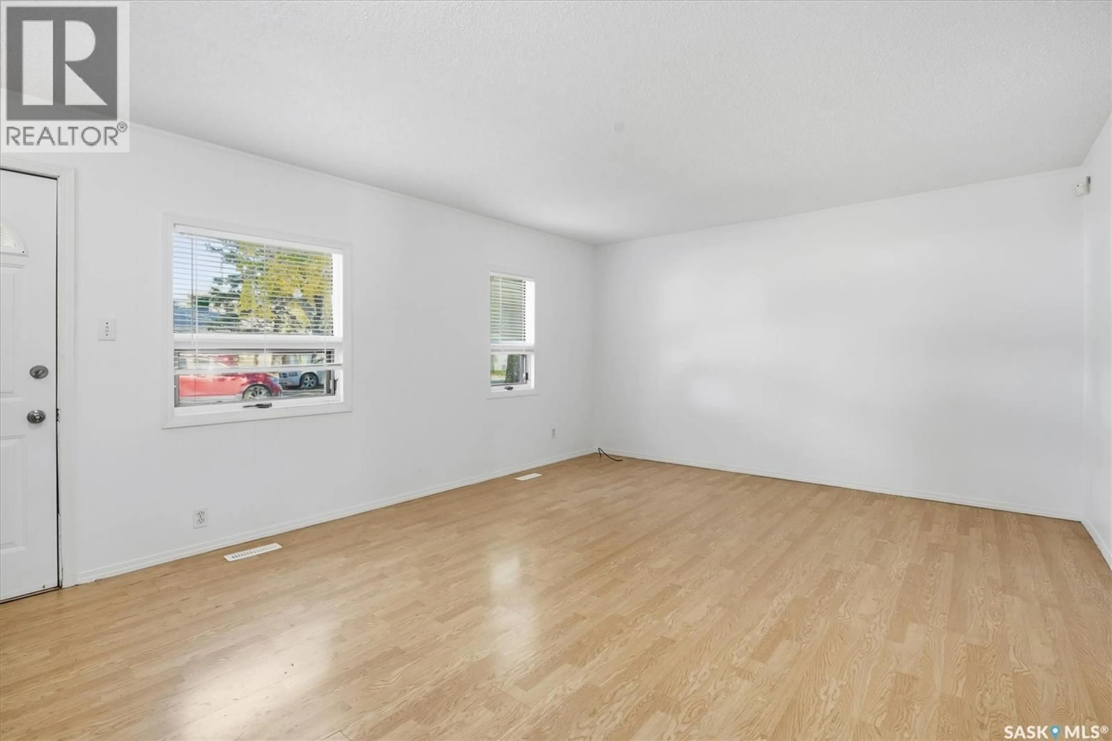 A pic of a room for 524 2ND STREET, Saskatoon Saskatchewan S7H1T2