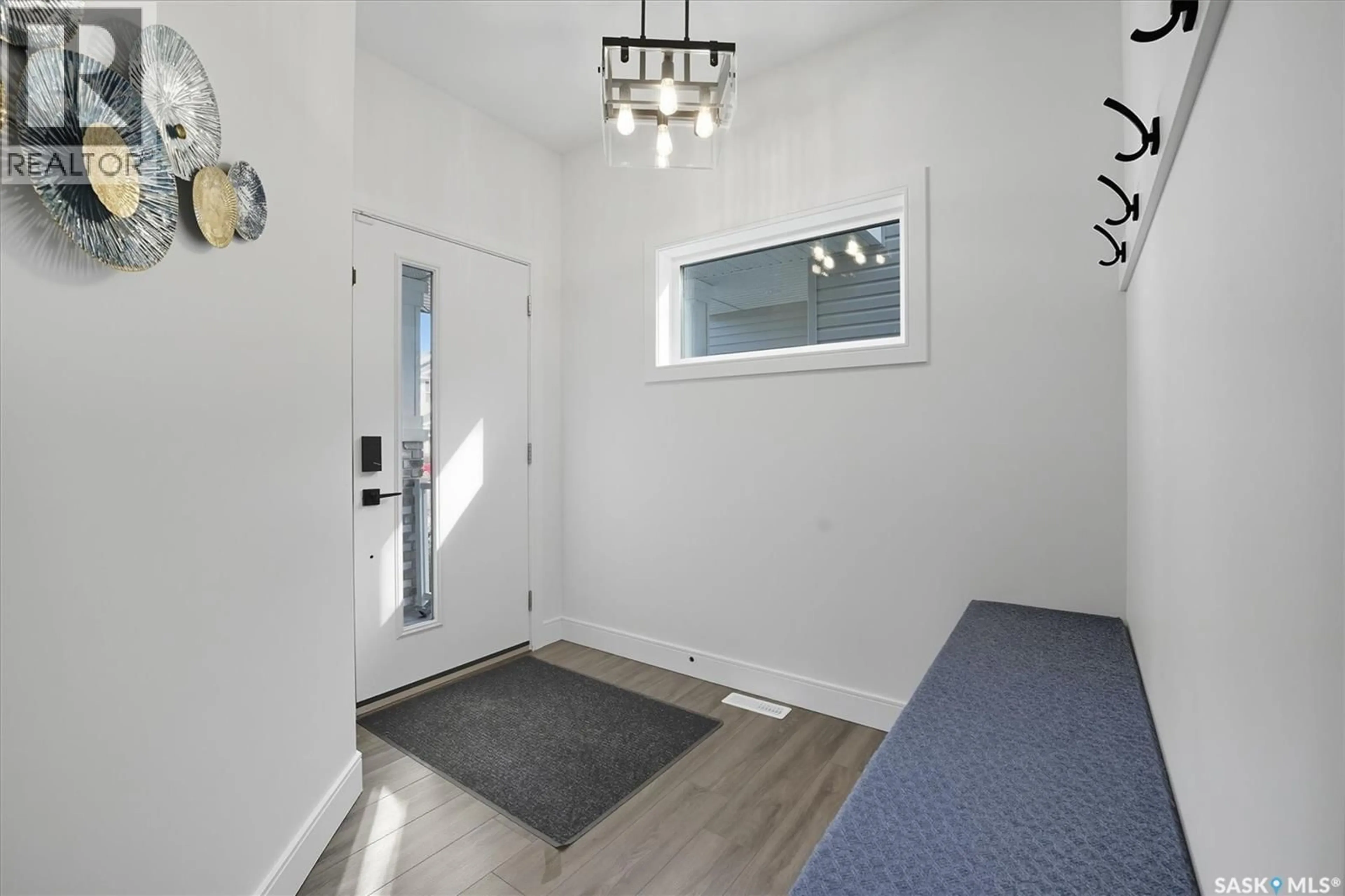 Indoor entryway for 474 MCFAULL CRESCENT, Saskatoon Saskatchewan S7V0T1