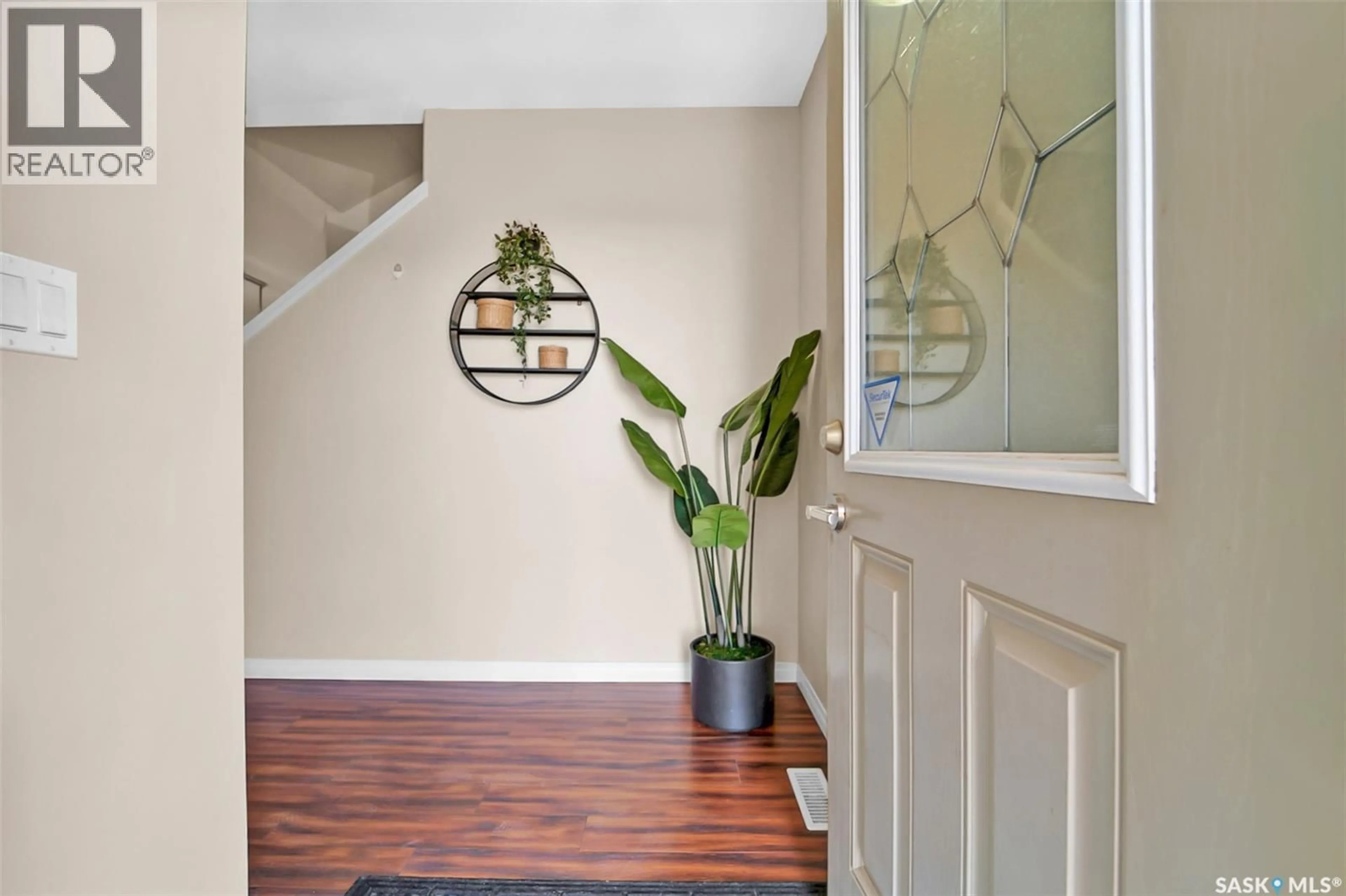 Indoor entryway for 203 HENICK CRESCENT, Saskatoon Saskatchewan S7R0J9