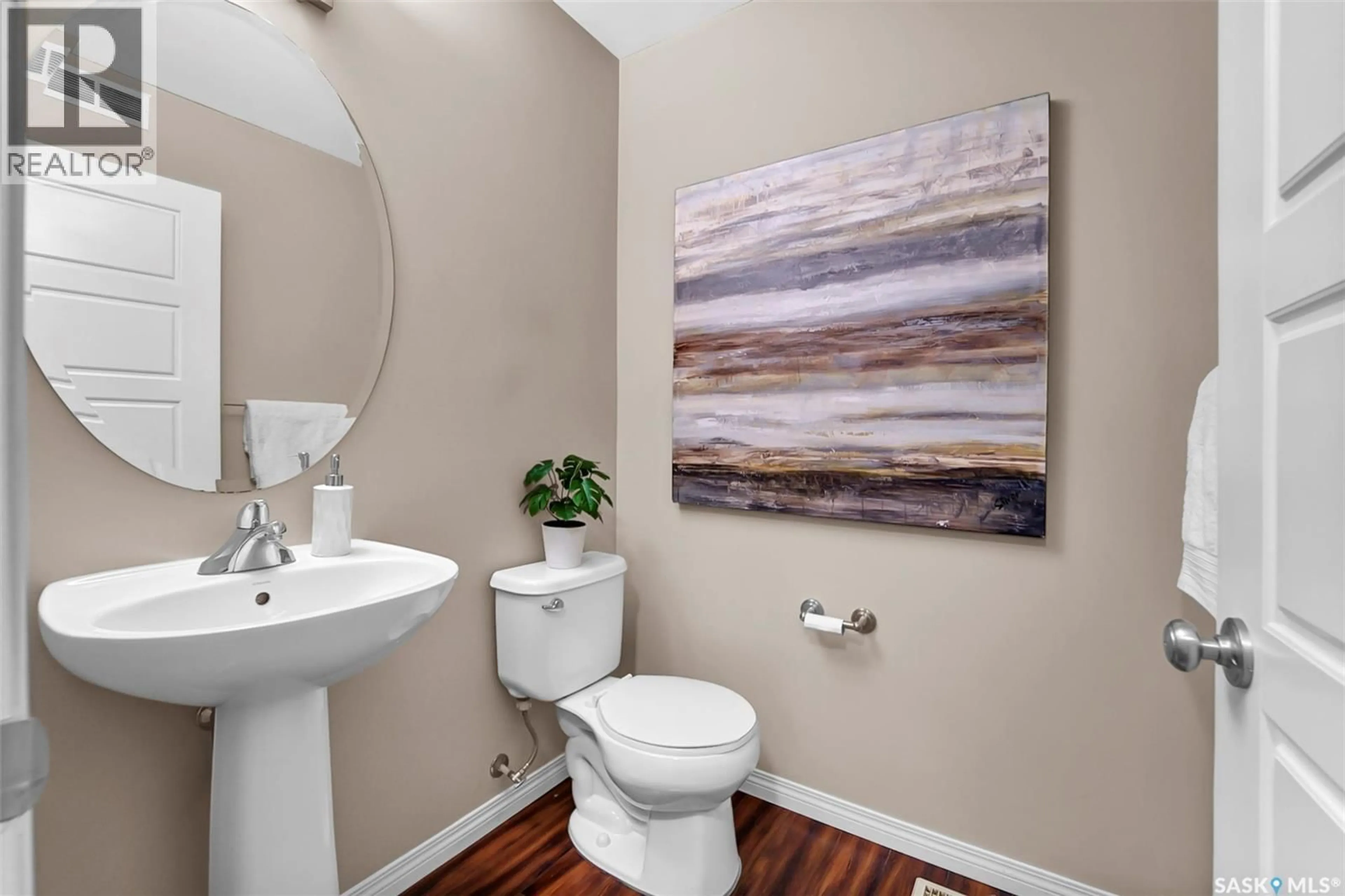 Standard bathroom, ceramic/tile floor for 203 HENICK CRESCENT, Saskatoon Saskatchewan S7R0J9