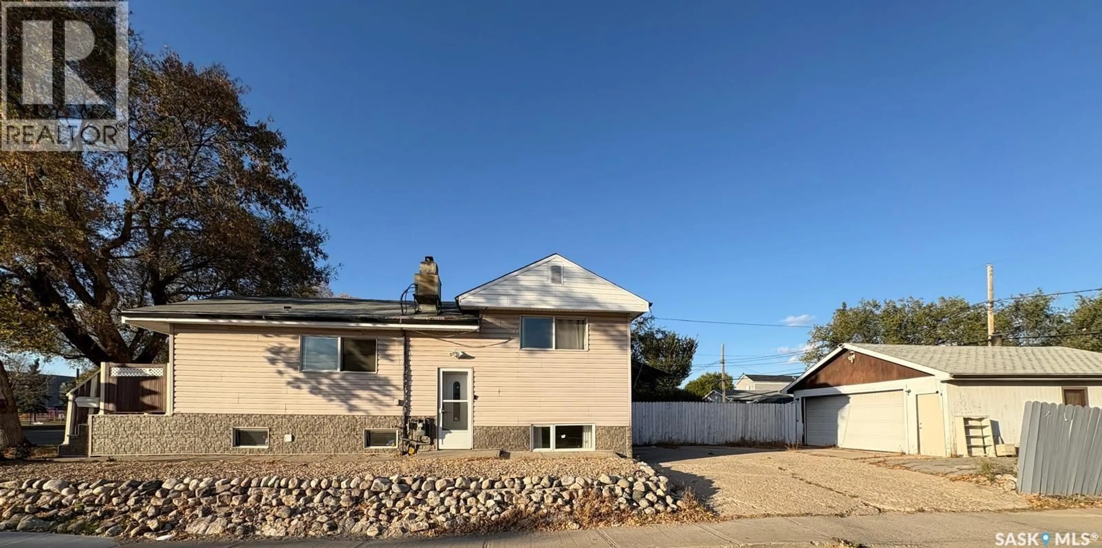 A pic from outside/outdoor area/front of a property/back of a property/a pic from drone, street for 271 BROAD STREET, Regina Saskatchewan S4R1X1