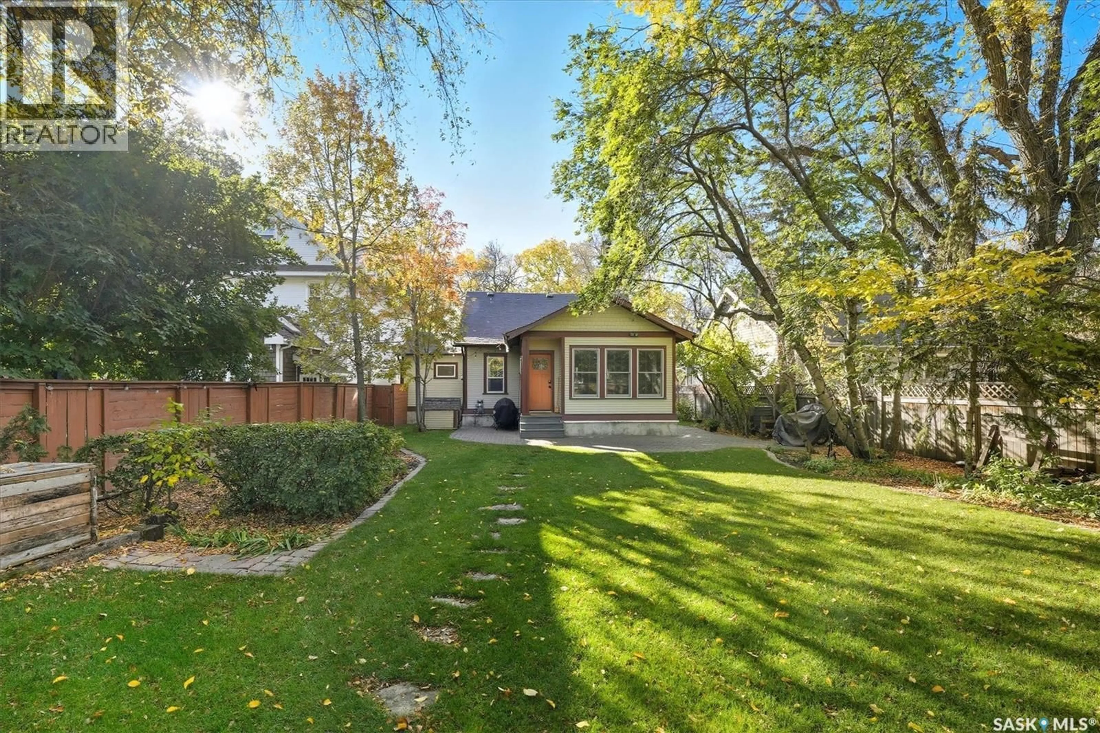 A pic from outside/outdoor area/front of a property/back of a property/a pic from drone, street for 217 7TH STREET, Saskatoon Saskatchewan S7H0W9