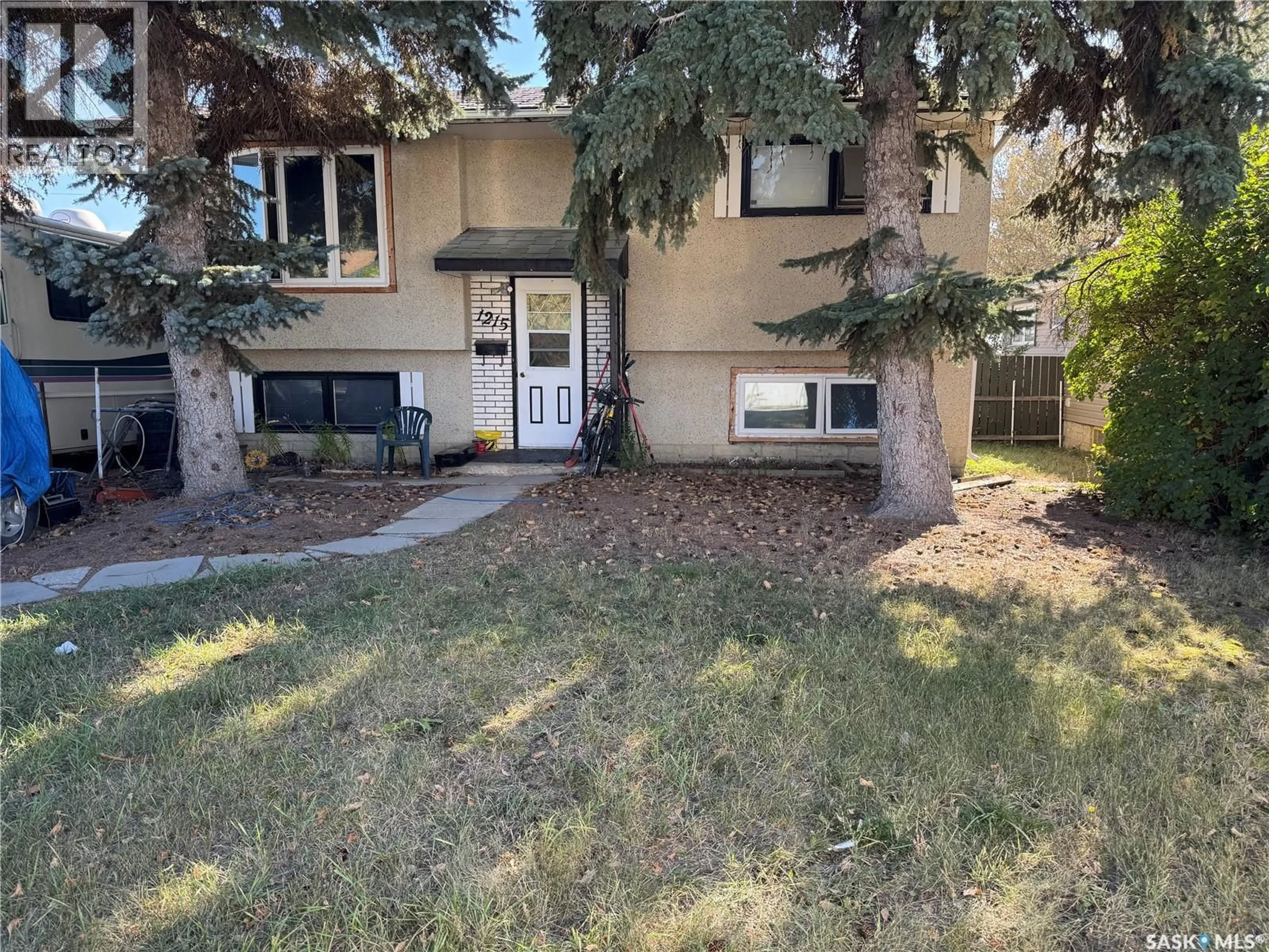 A pic from outside/outdoor area/front of a property/back of a property/a pic from drone, street for 1215 ATHABASCA STREET, Moose Jaw Saskatchewan S6H6C7