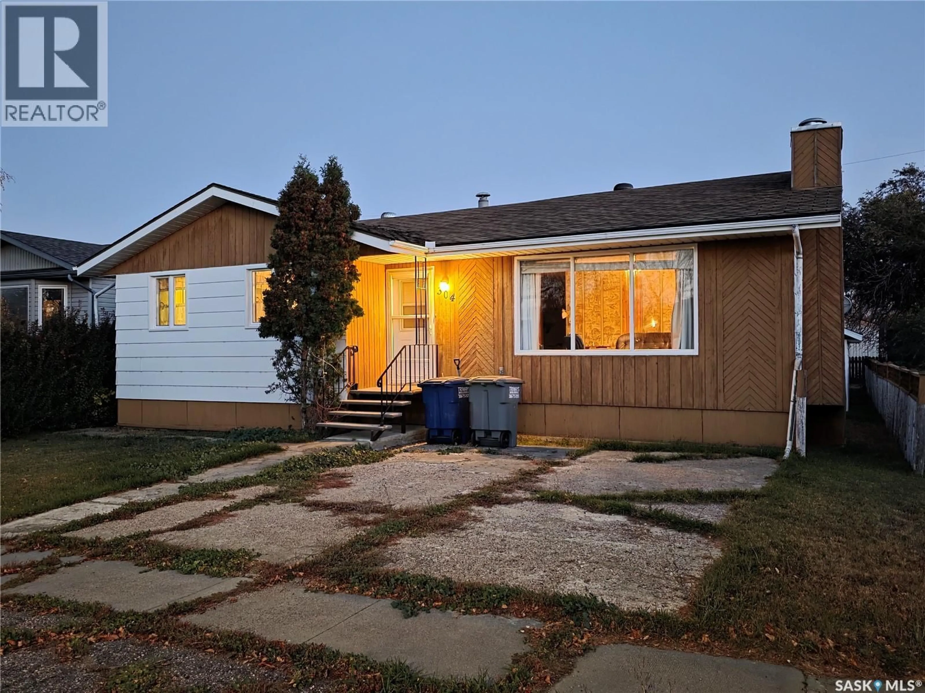 Home with vinyl exterior material, street for 304 3RD STREET, Cabri Saskatchewan S0N0J0