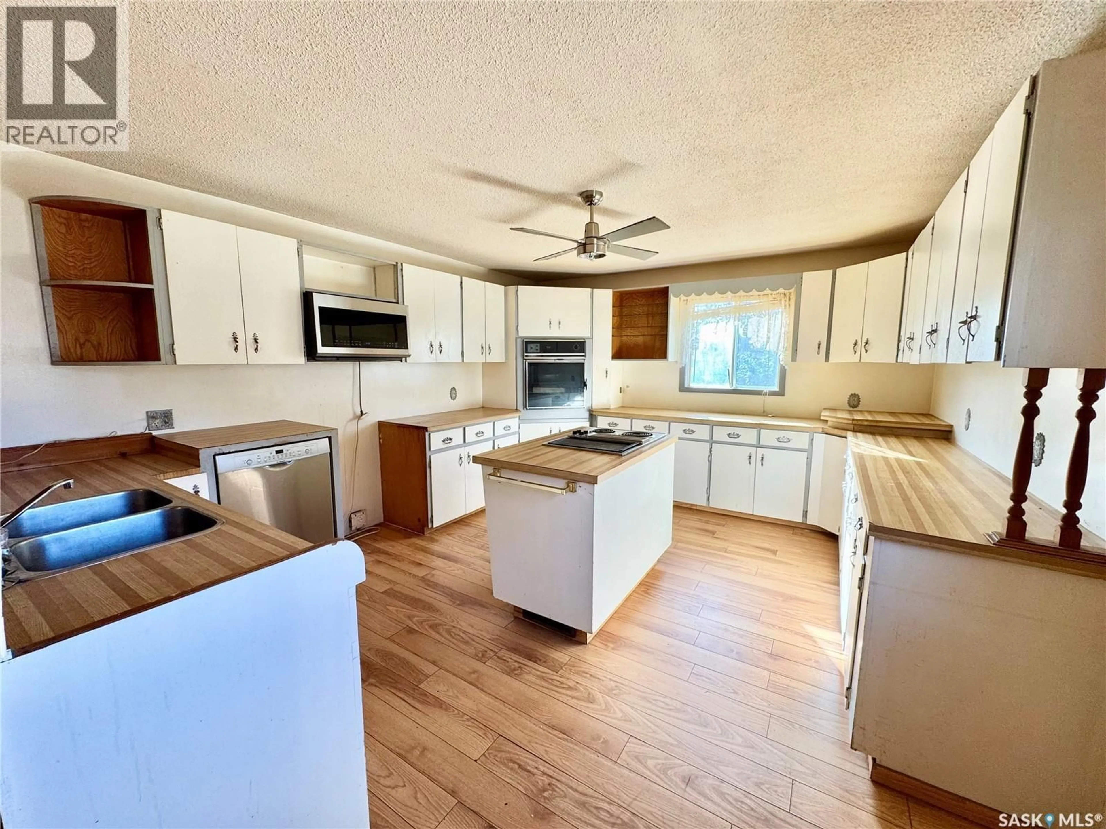 Open concept kitchen, unknown for 561 19TH STREET, Prince Albert Saskatchewan S6V1K3