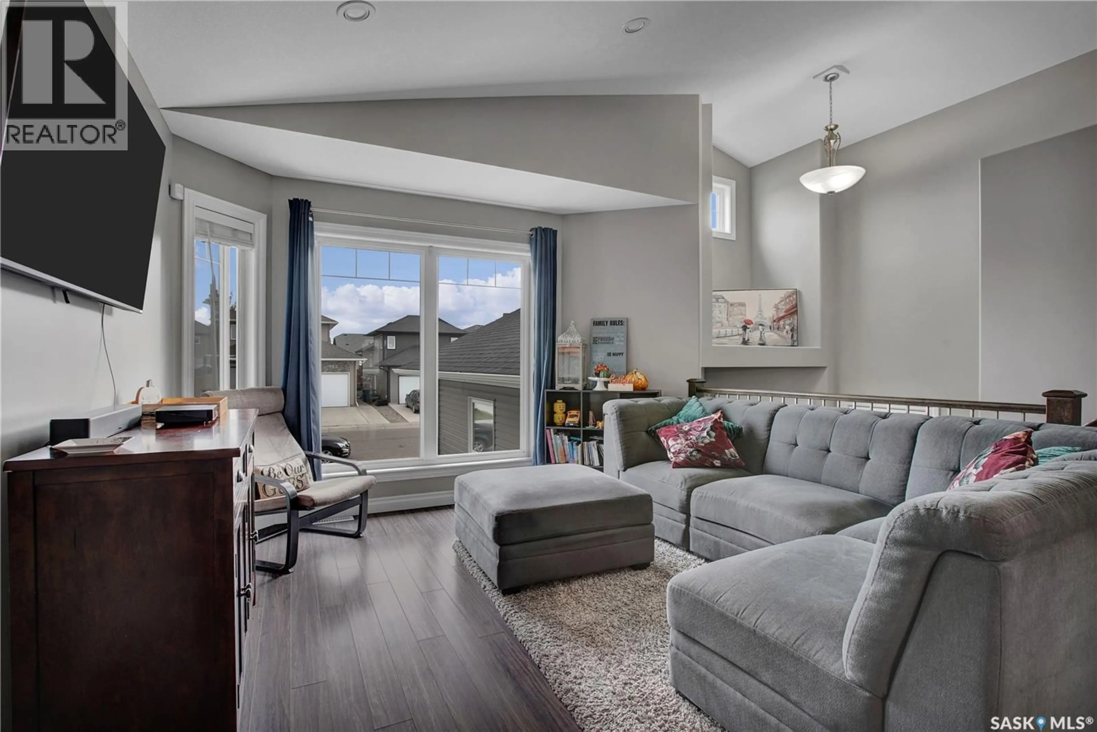 Living room with furniture, unknown for 947 PRINGLE COVE, Saskatoon Saskatchewan S7T0V6