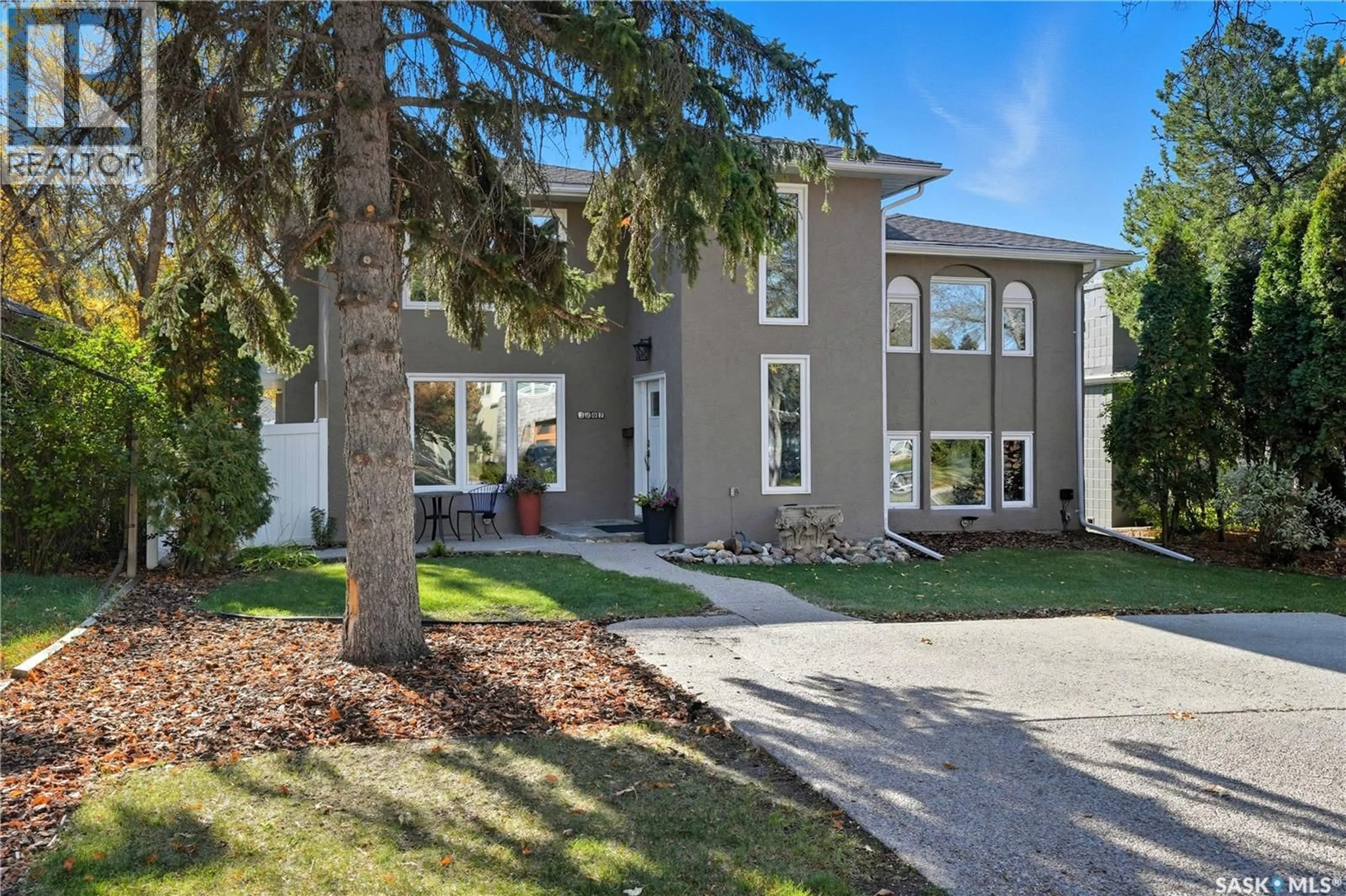 Home with vinyl exterior material, street for 2807 ASSINIBOINE AVENUE, Regina Saskatchewan S4S1E2