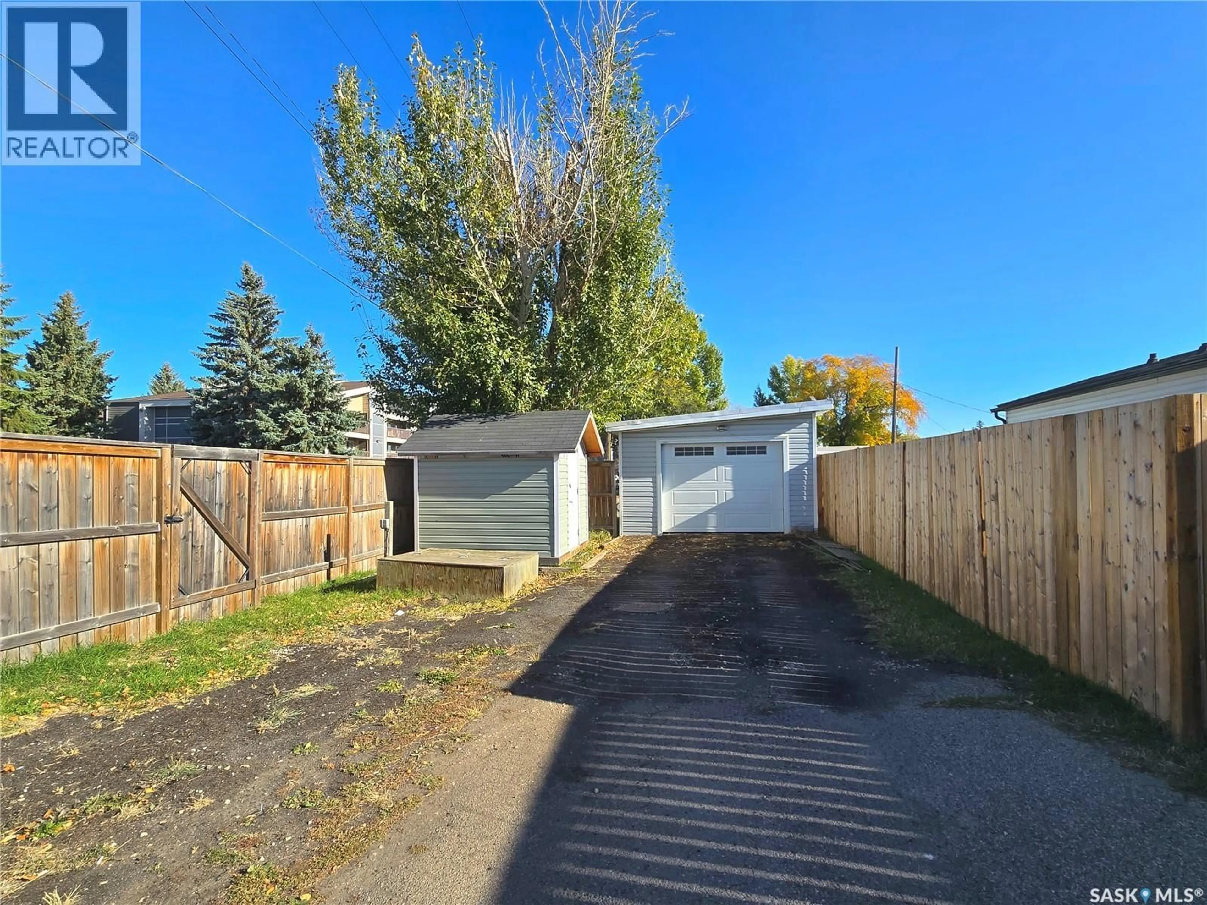 A pic from outside/outdoor area/front of a property/back of a property/a pic from drone, street for 2 219 GRANT STREET, Saskatoon Saskatchewan S7N2A5