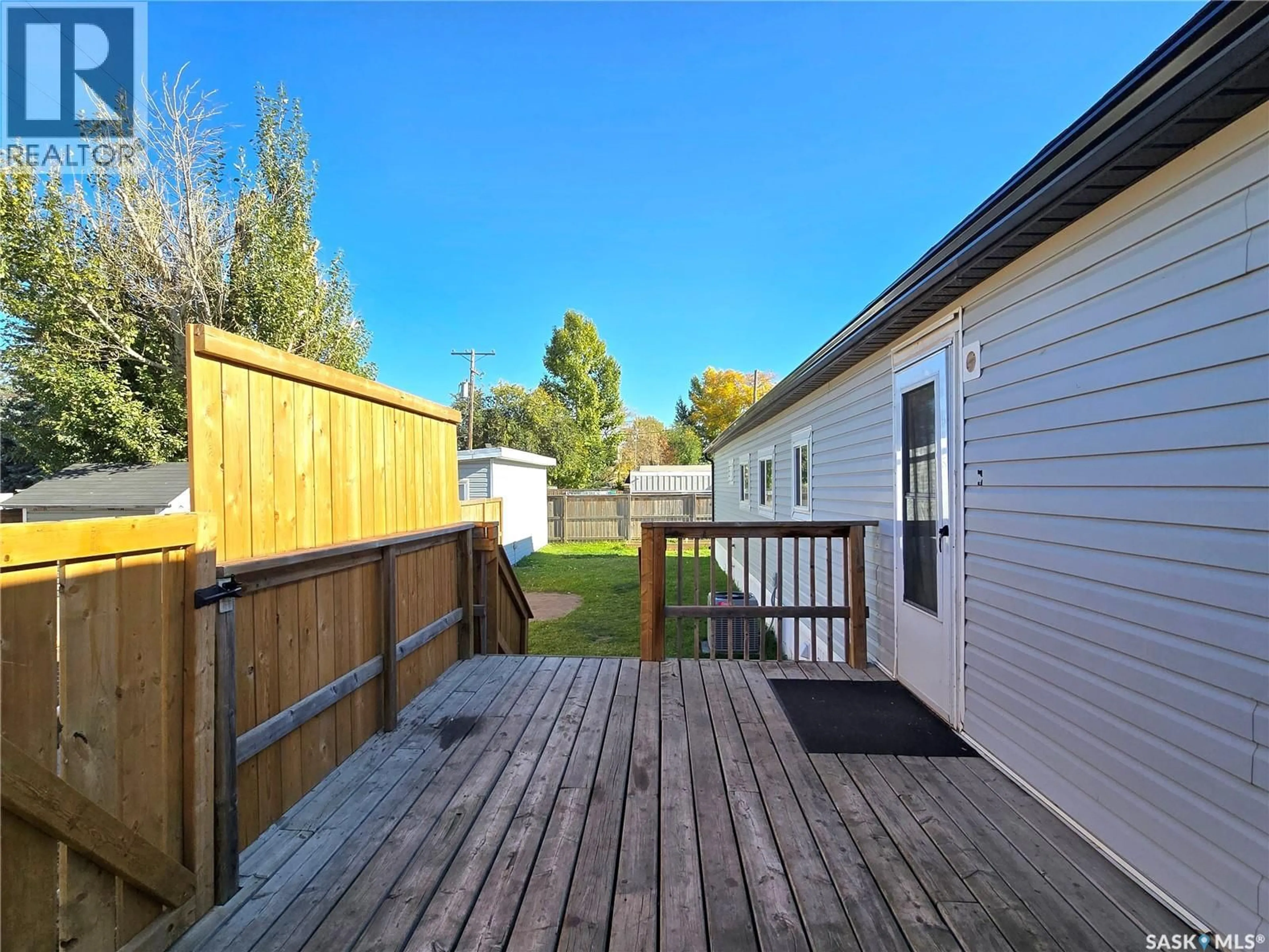 A pic from outside/outdoor area/front of a property/back of a property/a pic from drone, street for 2 219 GRANT STREET, Saskatoon Saskatchewan S7N2A5