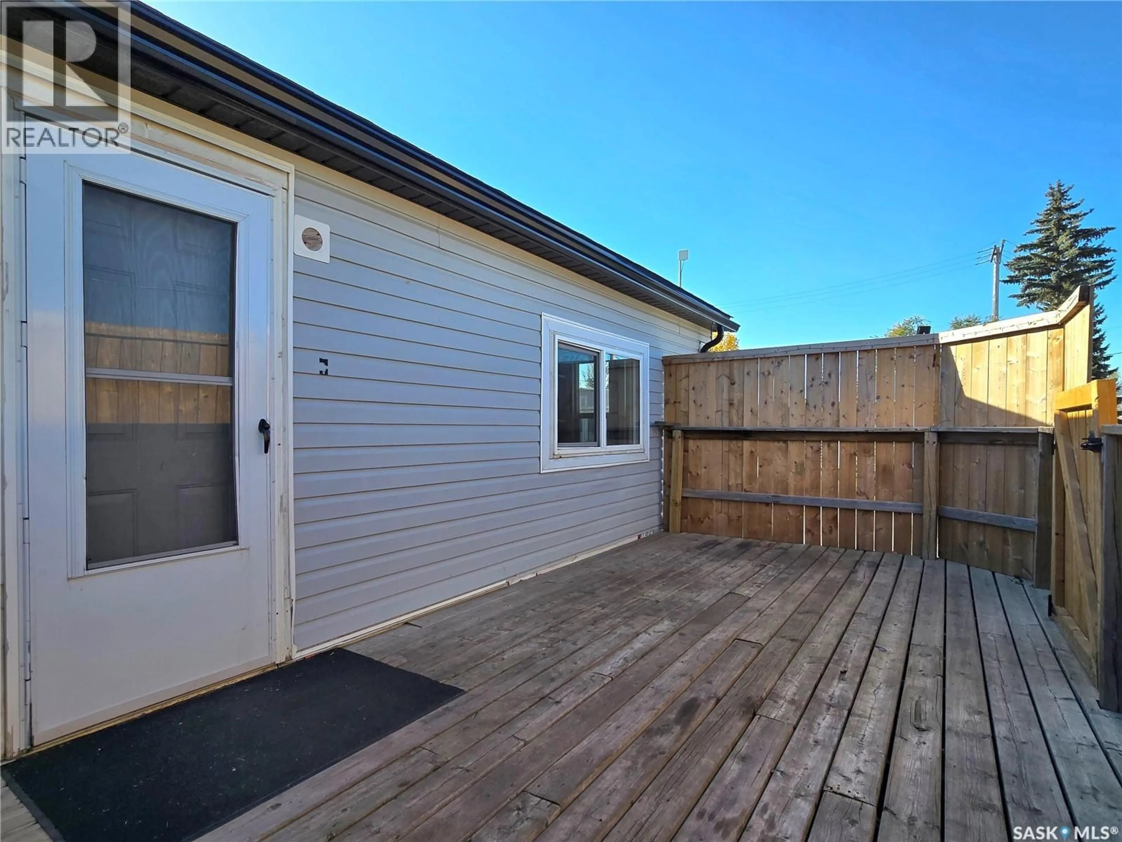 Patio, street for 2 219 GRANT STREET, Saskatoon Saskatchewan S7N2A5