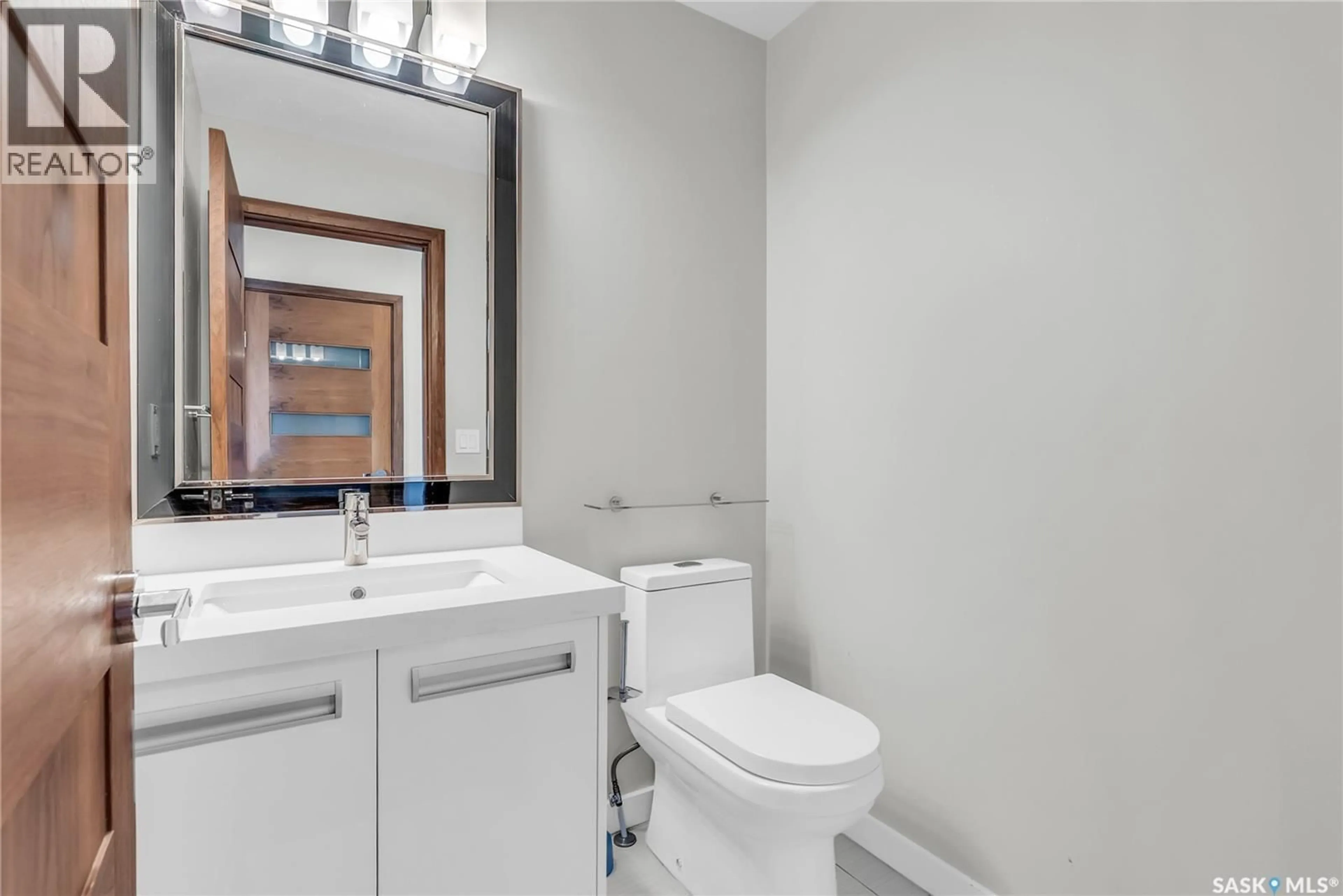 Standard bathroom, ceramic/tile floor for 101 - 1303 PATON CRESCENT, Saskatoon Saskatchewan S7W0P6