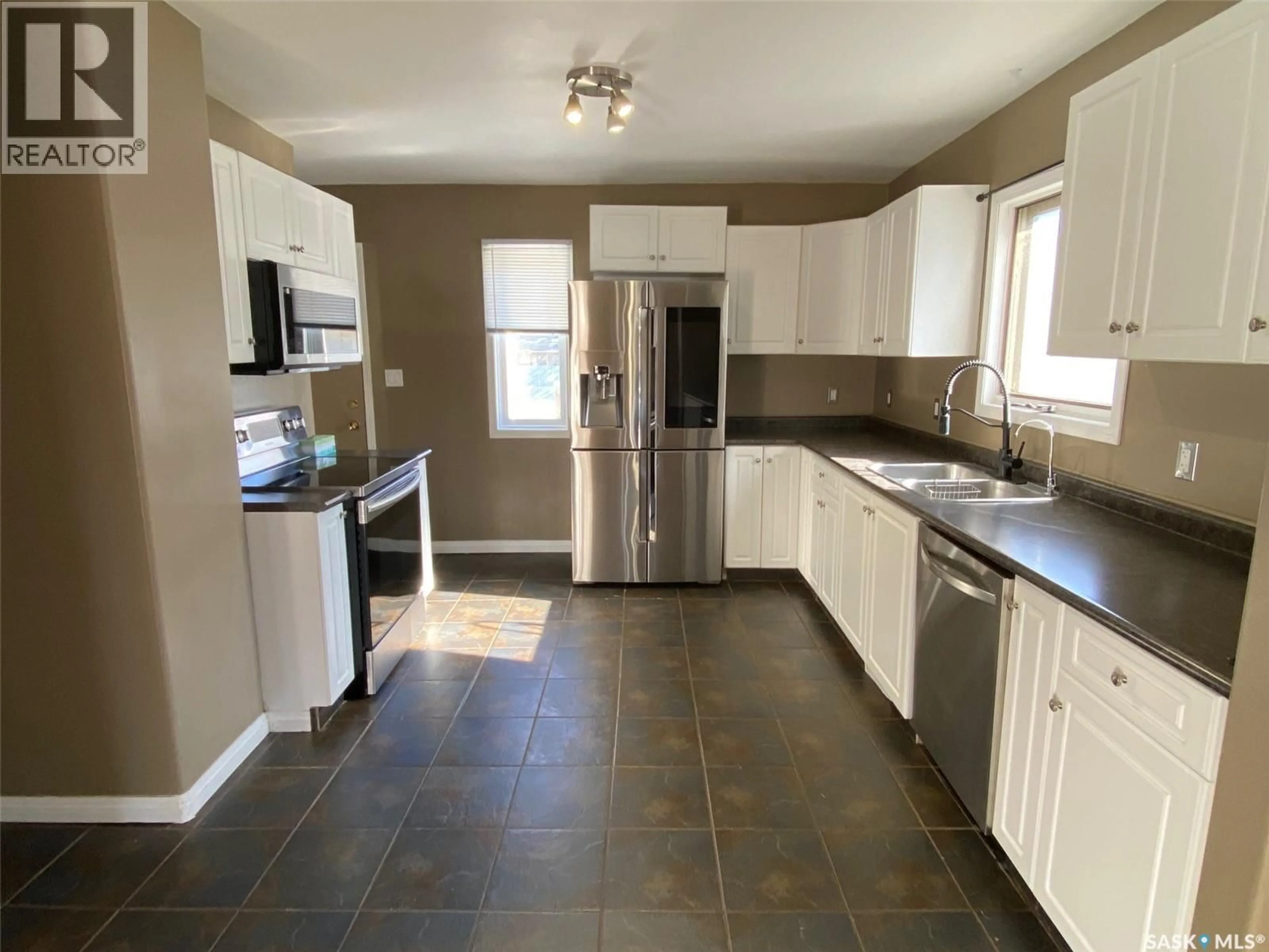 Open concept kitchen, ceramic/tile floor for 269 MAPLE AVENUE, Yorkton Saskatchewan S3N1W8