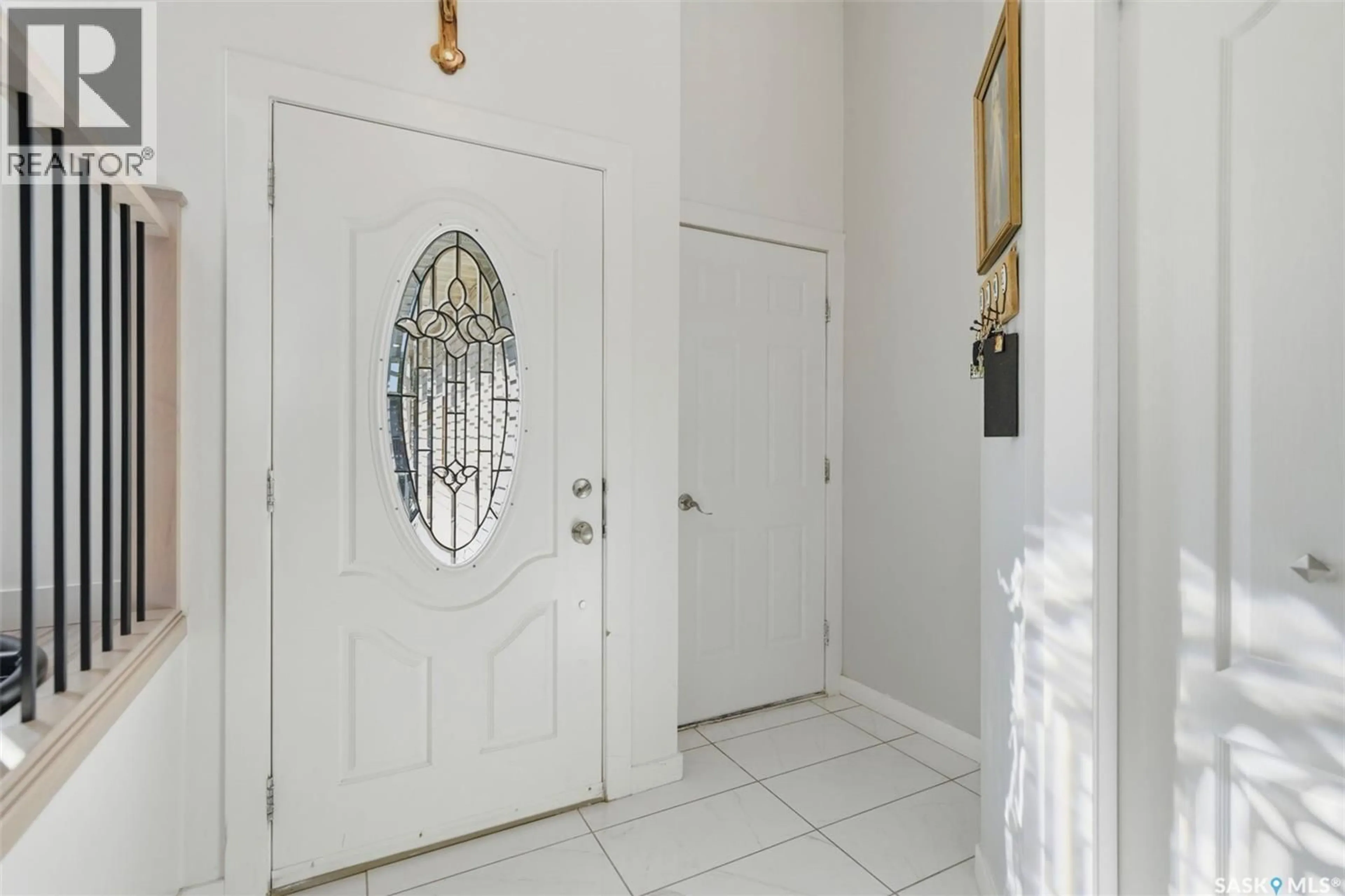 Indoor entryway for 1010 HASLAM CRESCENT, Saskatoon Saskatchewan S7S1C8