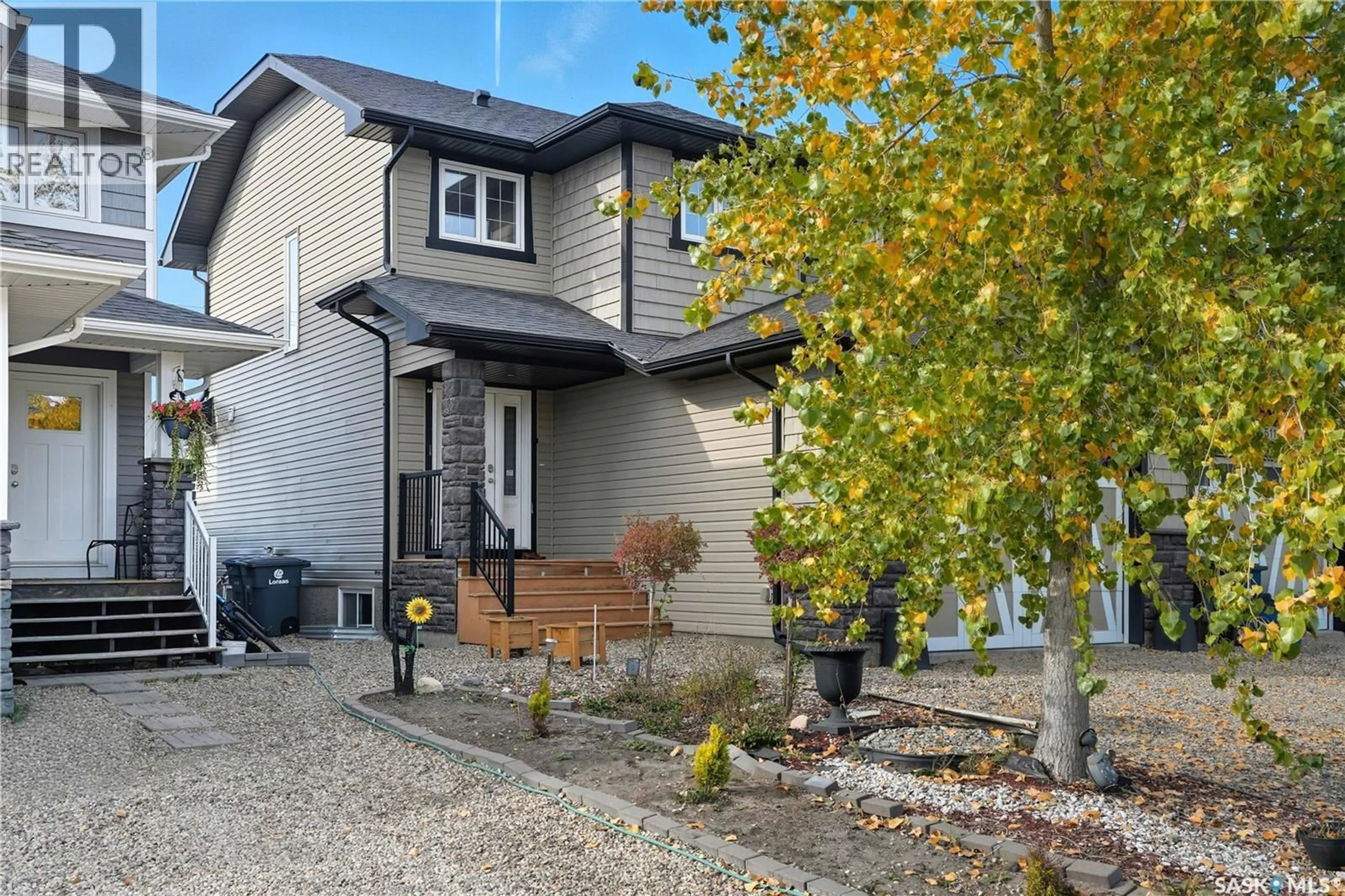 Home with vinyl exterior material, street for 509 MAPLE CRESCENT, Warman Saskatchewan S0K4S2