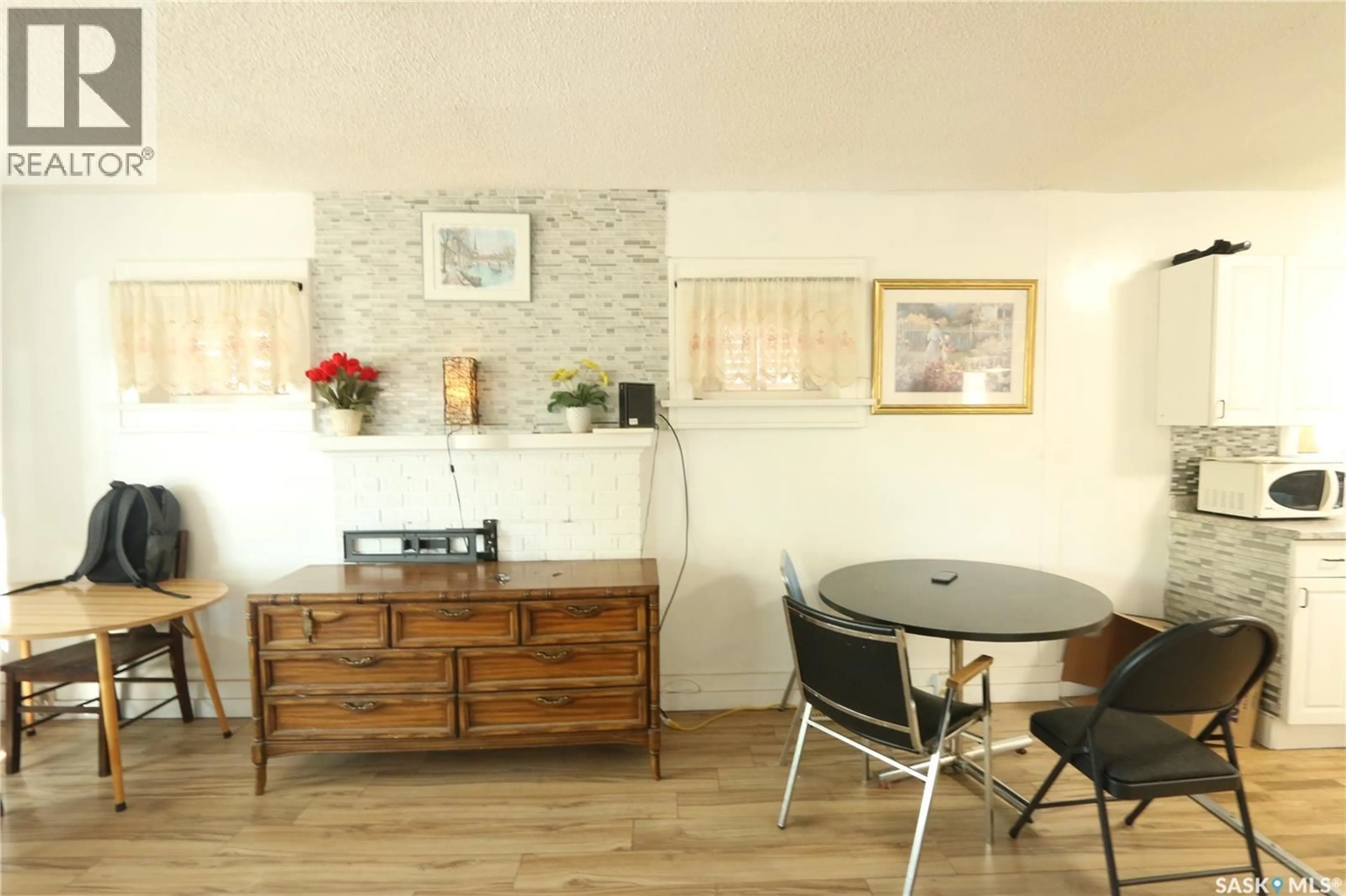 Dining room, wood/laminate floor for 1115 ROBINSON STREET, Regina Saskatchewan S4T2N1