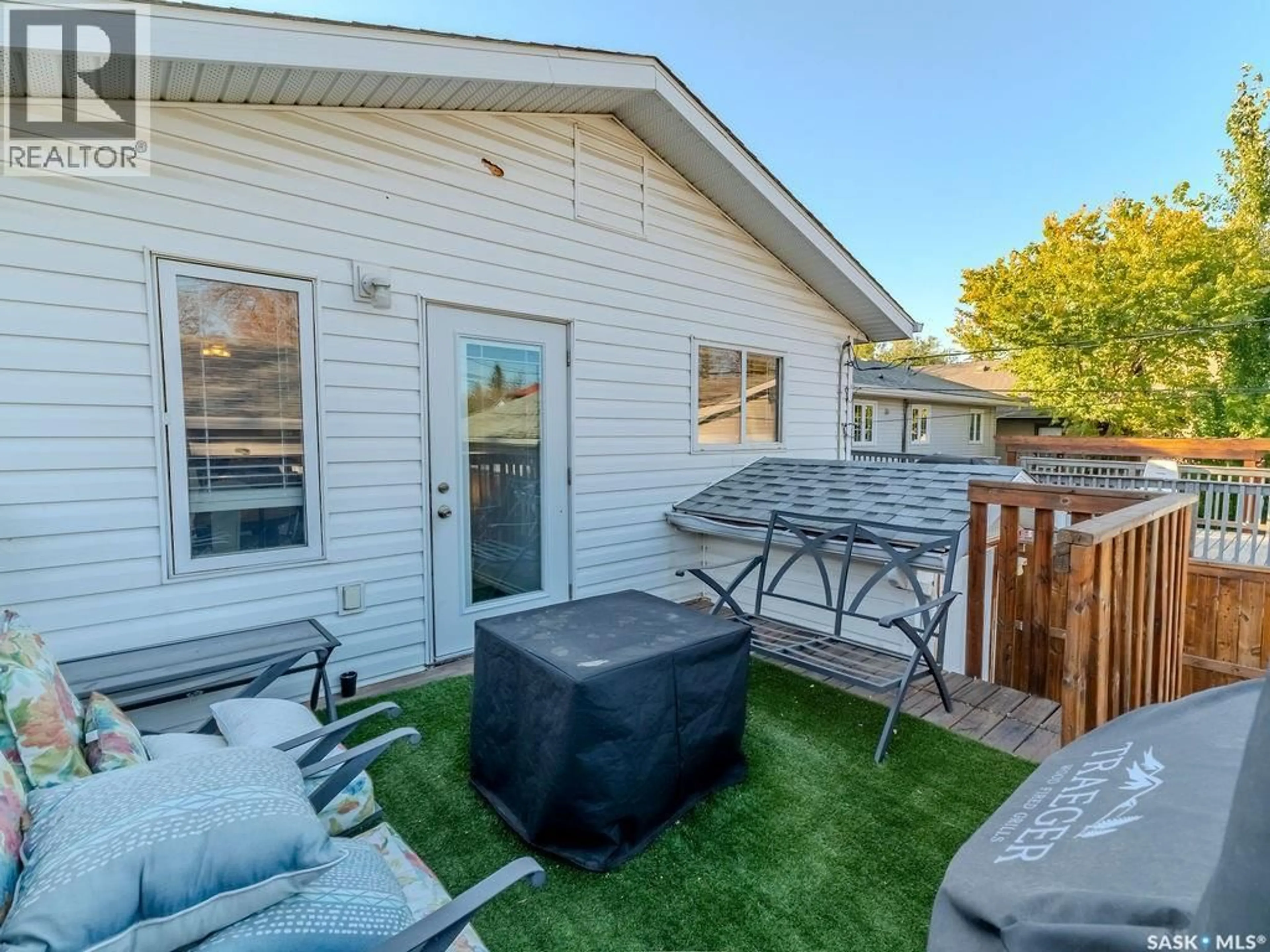 Patio, water/lake/river/ocean view for 1134 J AVENUE, Saskatoon Saskatchewan S7L2L6