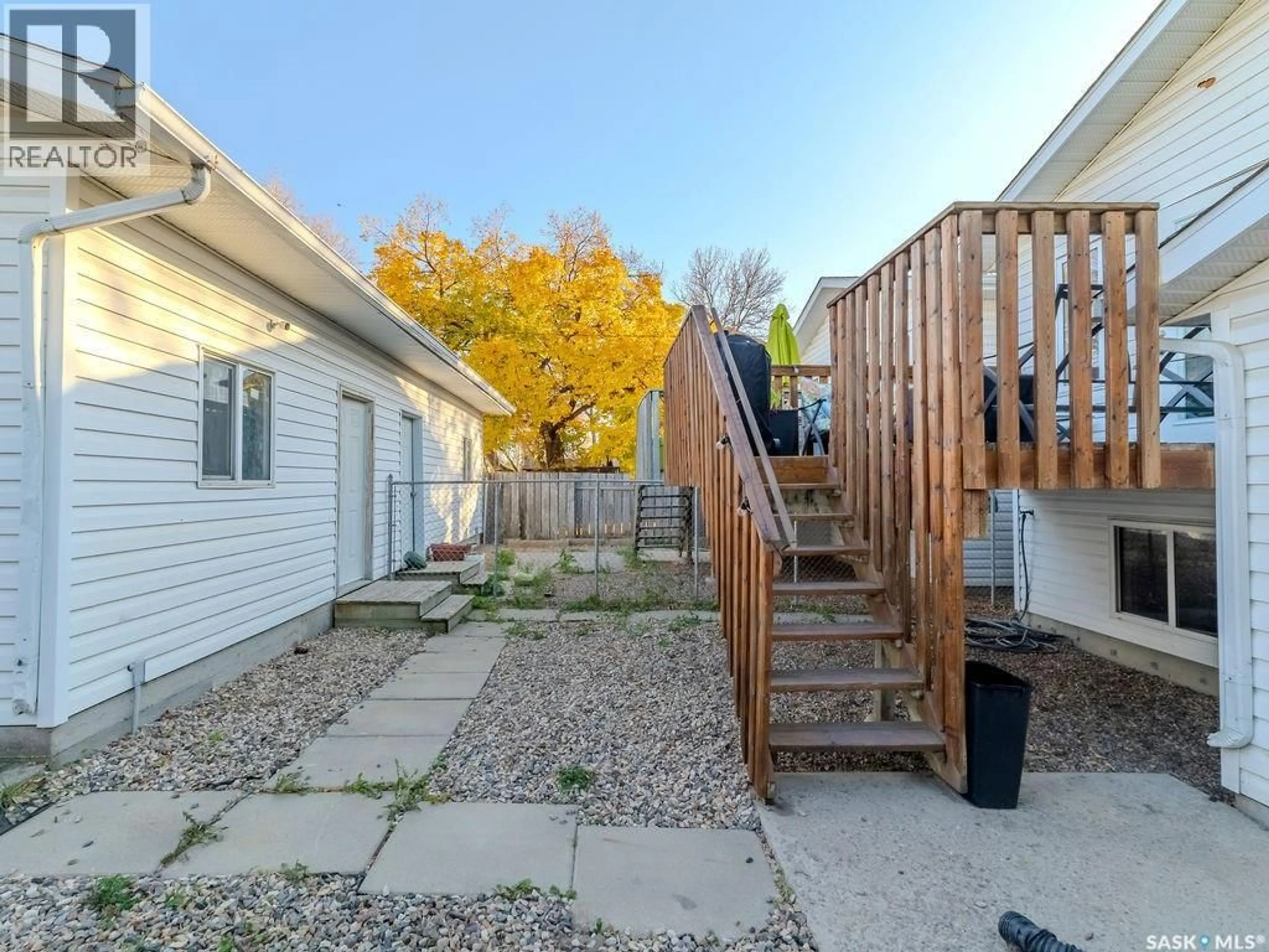 Patio, street for 1134 J AVENUE, Saskatoon Saskatchewan S7L2L6