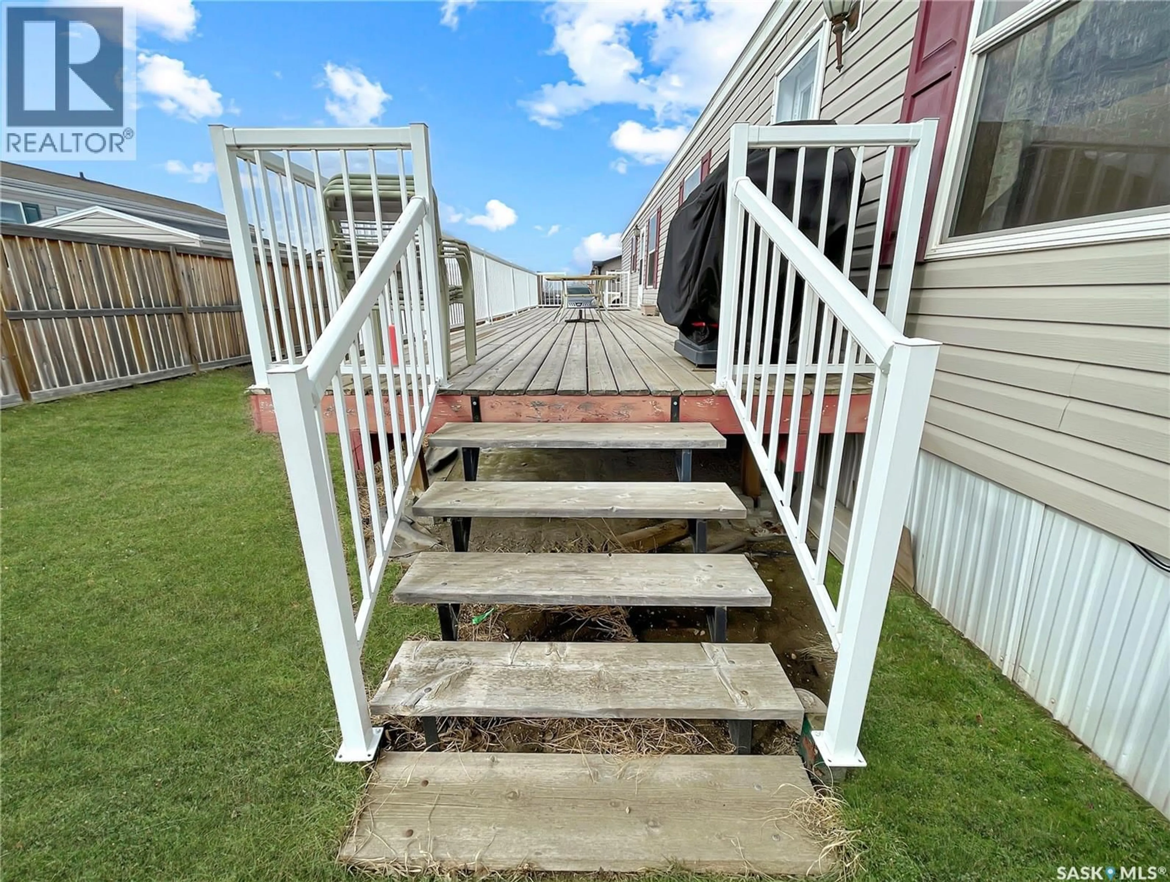 Stairs for 128 PRAIRIE SUN COURT, Swift Current Saskatchewan S9H3X6