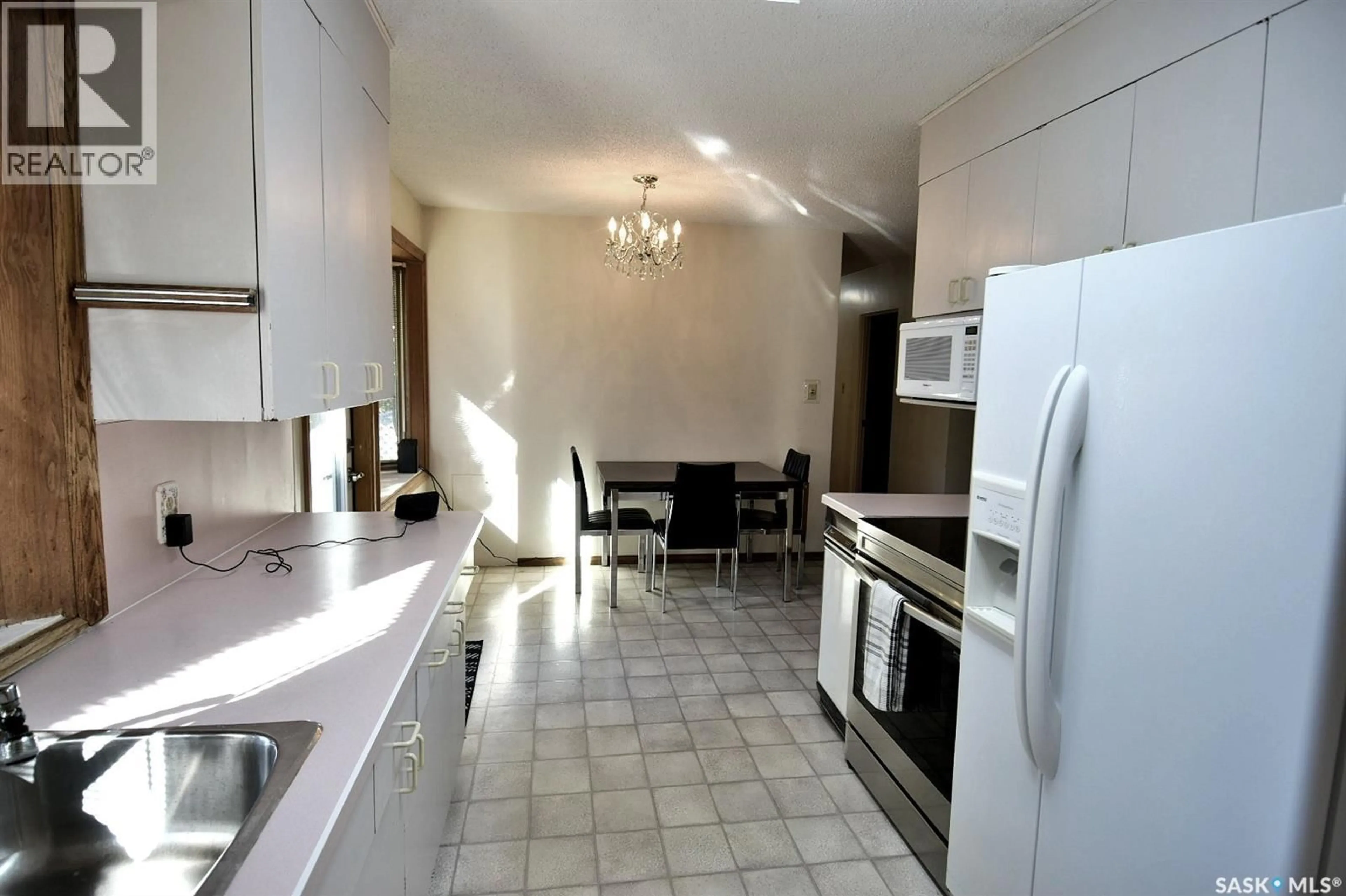 Standard kitchen, ceramic/tile floor for 2508 PAUL CRESCENT, Saskatoon Saskatchewan S7J2T6