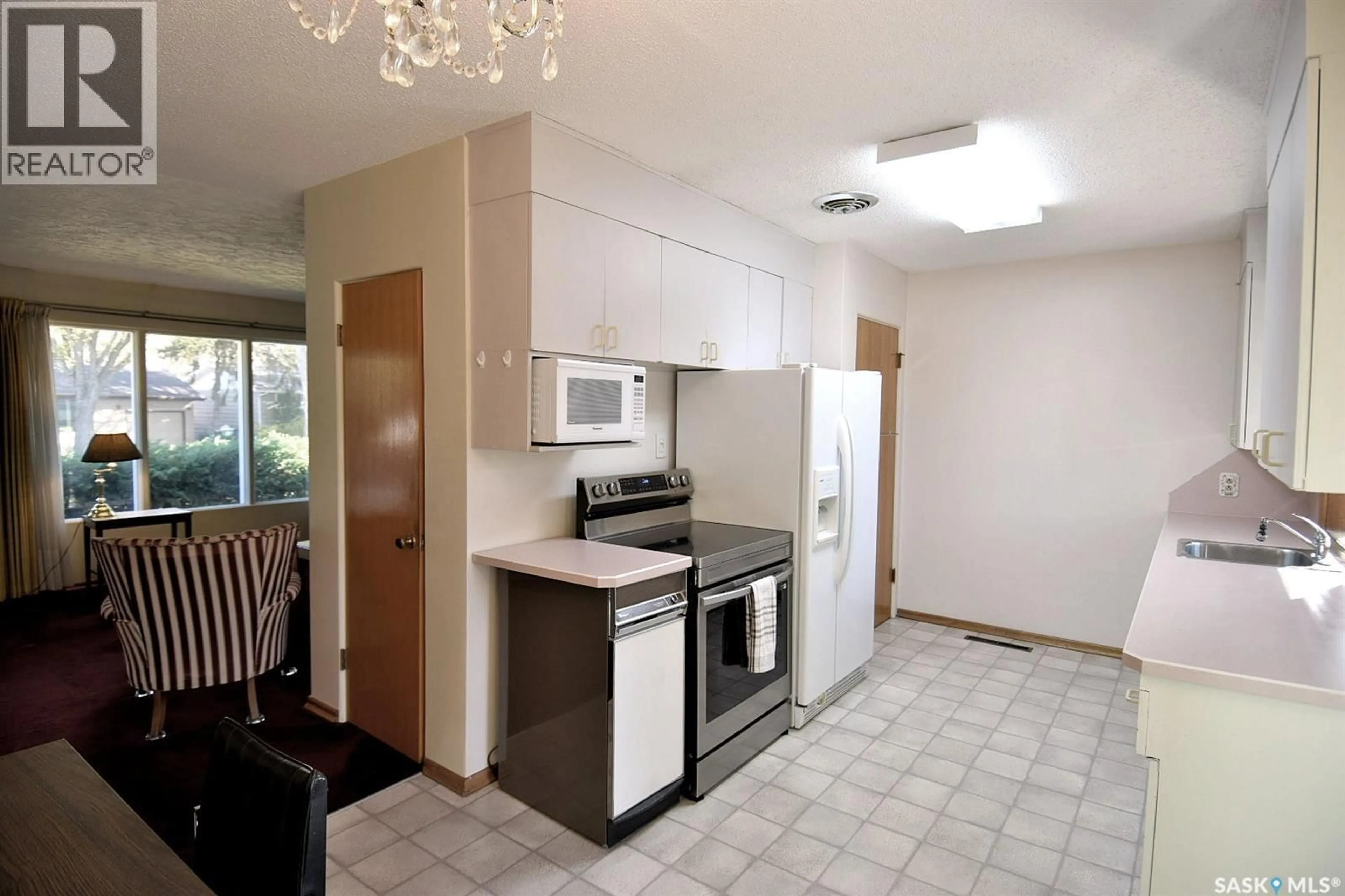 Standard kitchen, unknown for 2508 PAUL CRESCENT, Saskatoon Saskatchewan S7J2T6