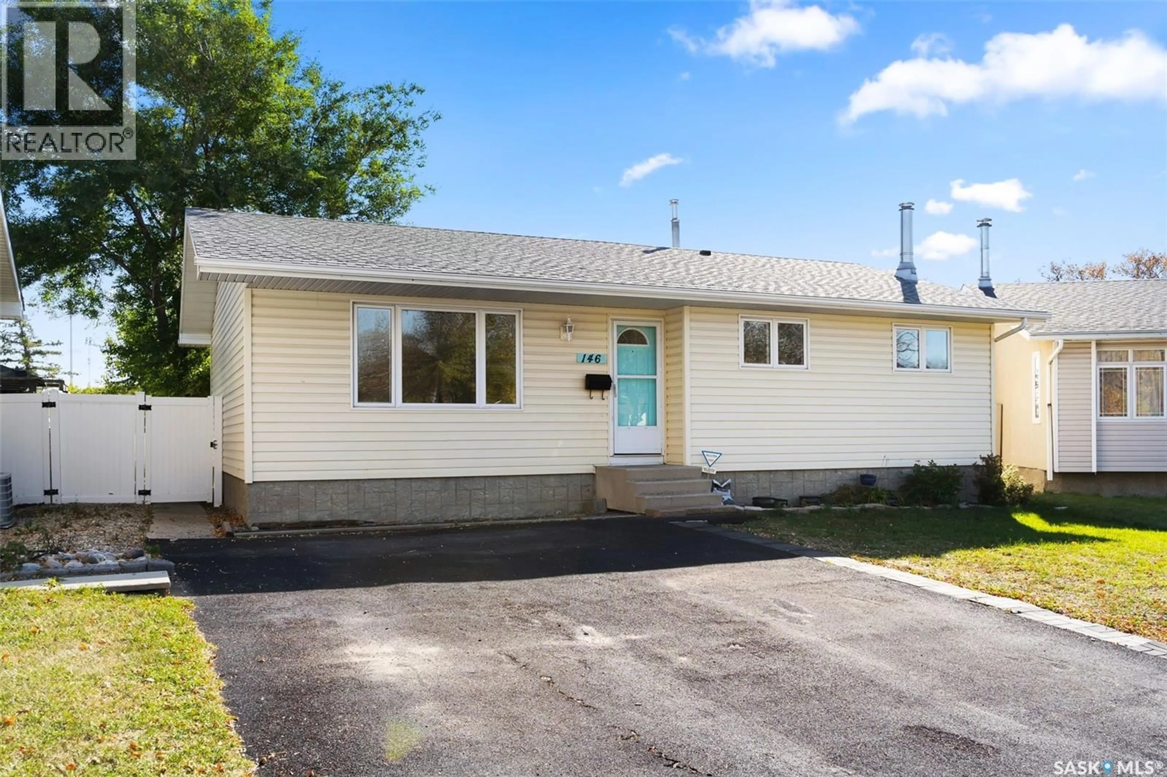 Home with vinyl exterior material, street for 146 VERNON CRESCENT, Regina Saskatchewan S4R7P5