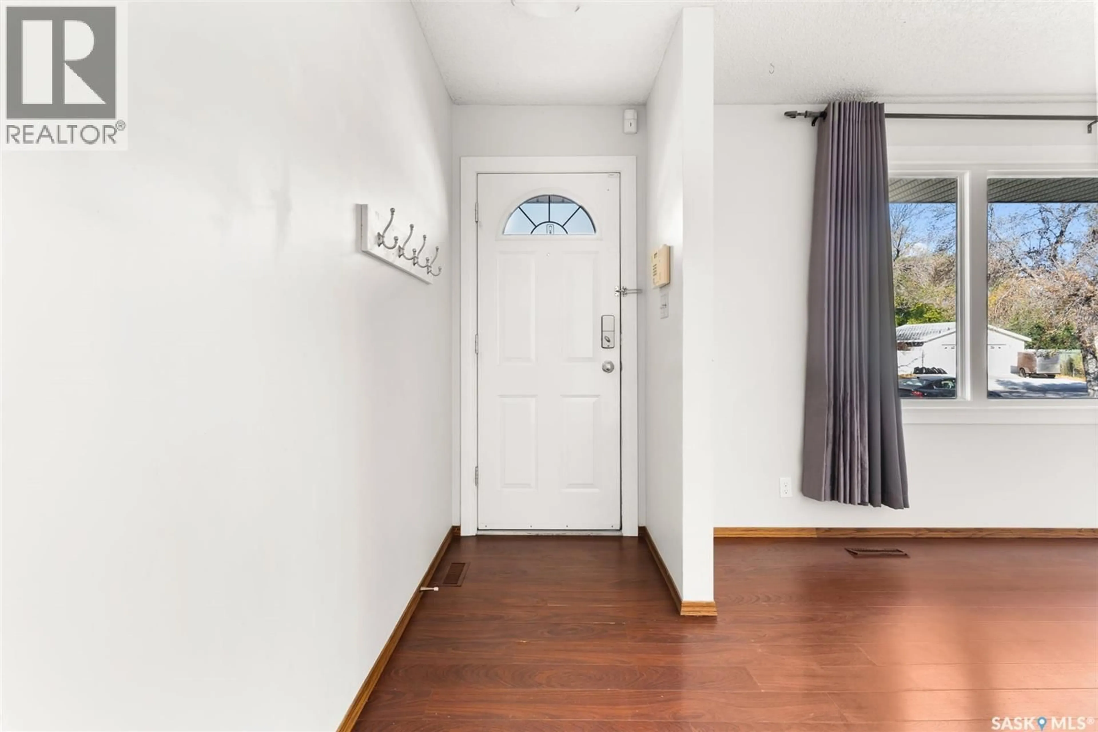 Indoor entryway for 146 VERNON CRESCENT, Regina Saskatchewan S4R7P5