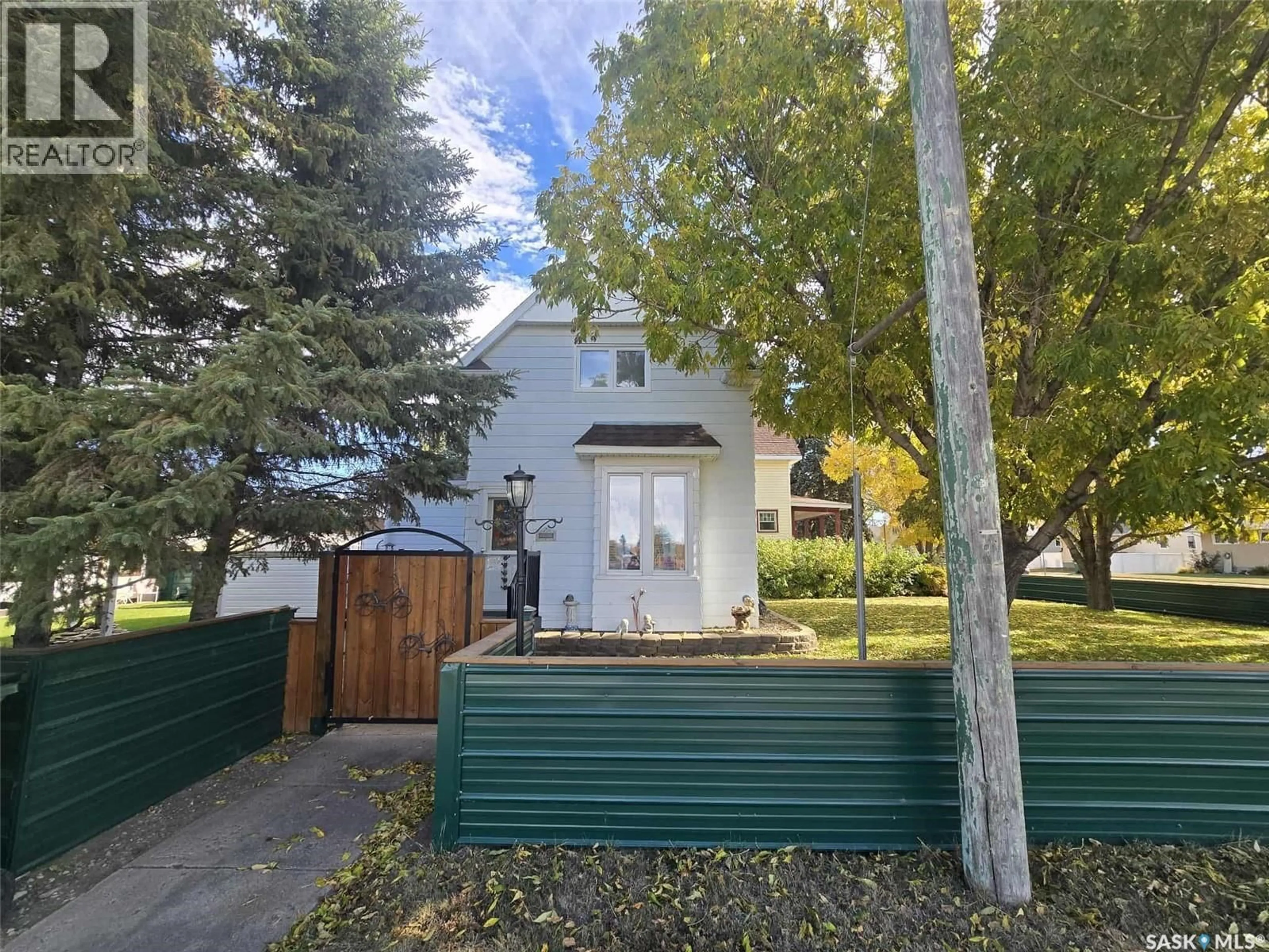 A pic from outside/outdoor area/front of a property/back of a property/a pic from drone, street for 106 COTEAU STREET, Moose Jaw Saskatchewan S6H4T5