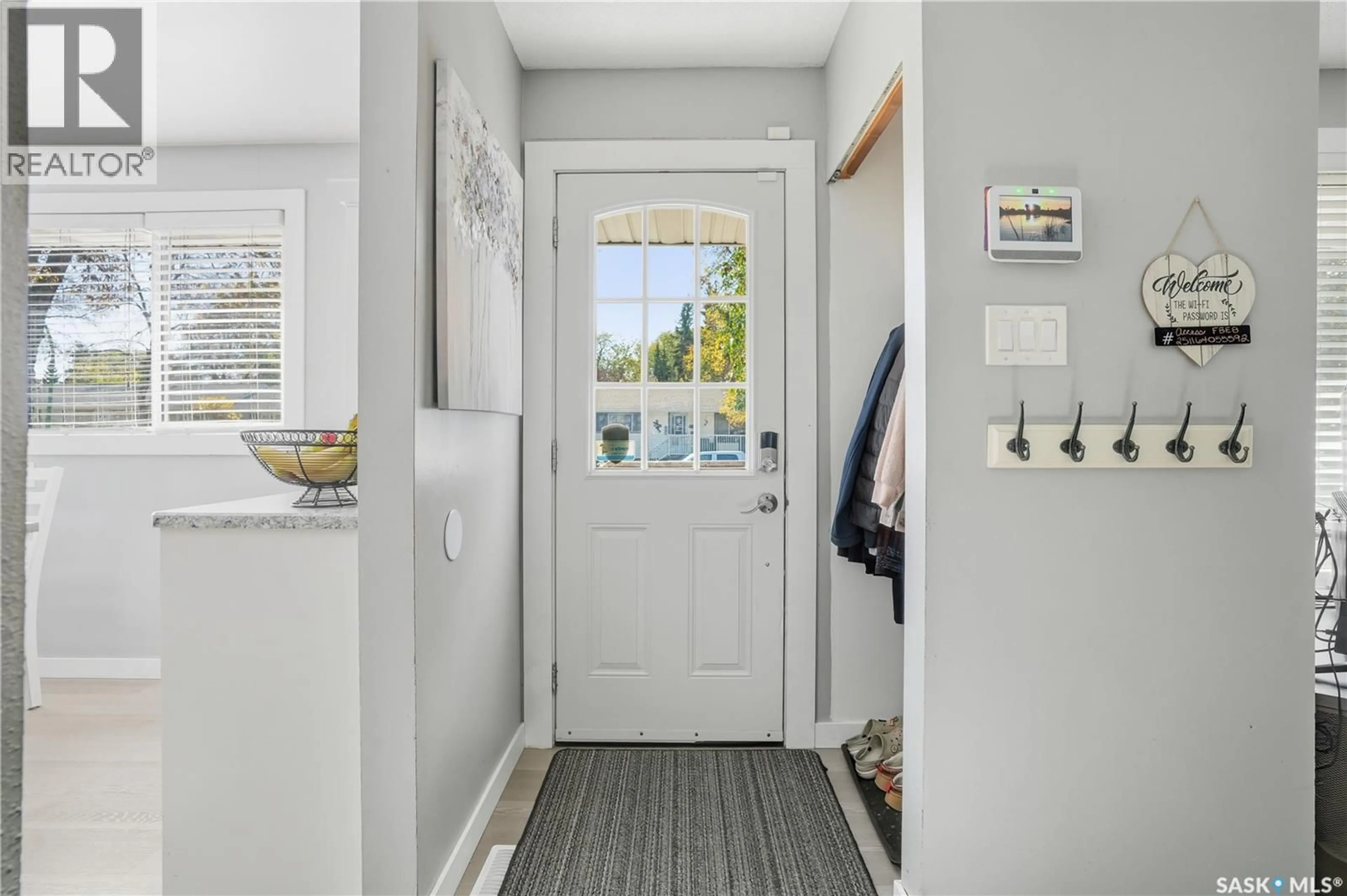 Indoor entryway for 10 MILFORD CRESCENT, Regina Saskatchewan S4N1K7
